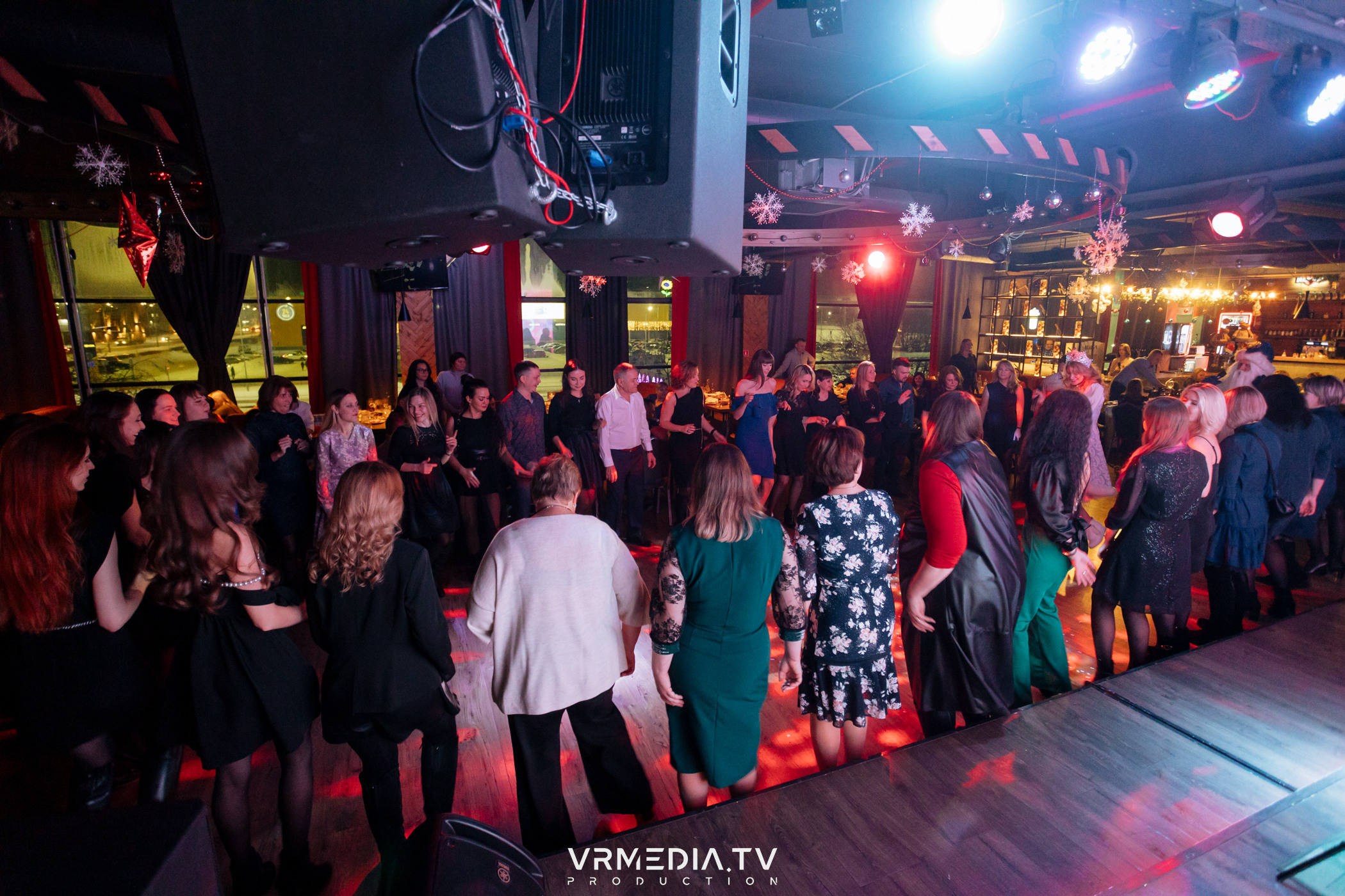 Жаркий новогодний корпоратив в гриль-баре «Жара»