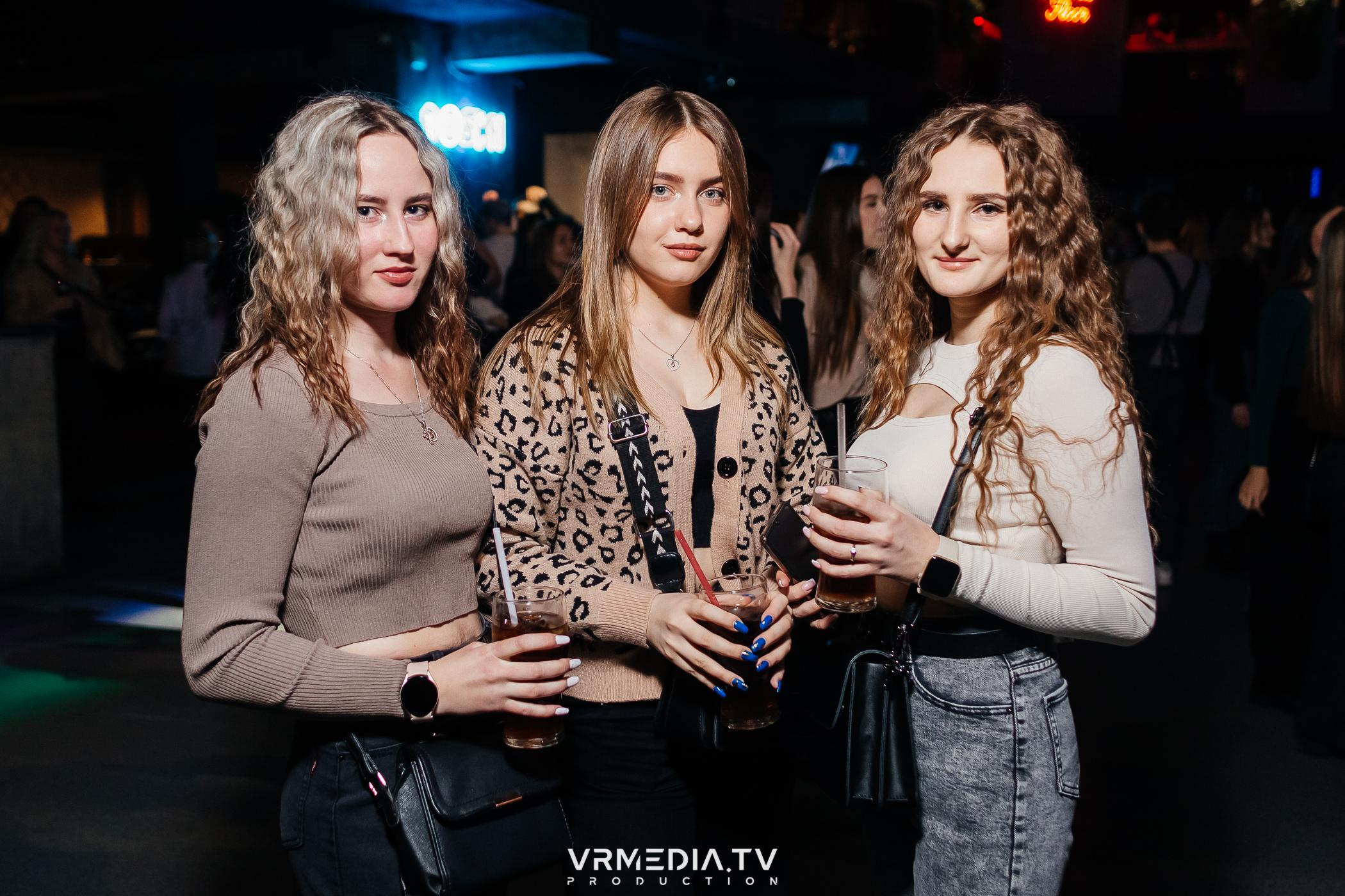 Выходные в баре «DOSKI»