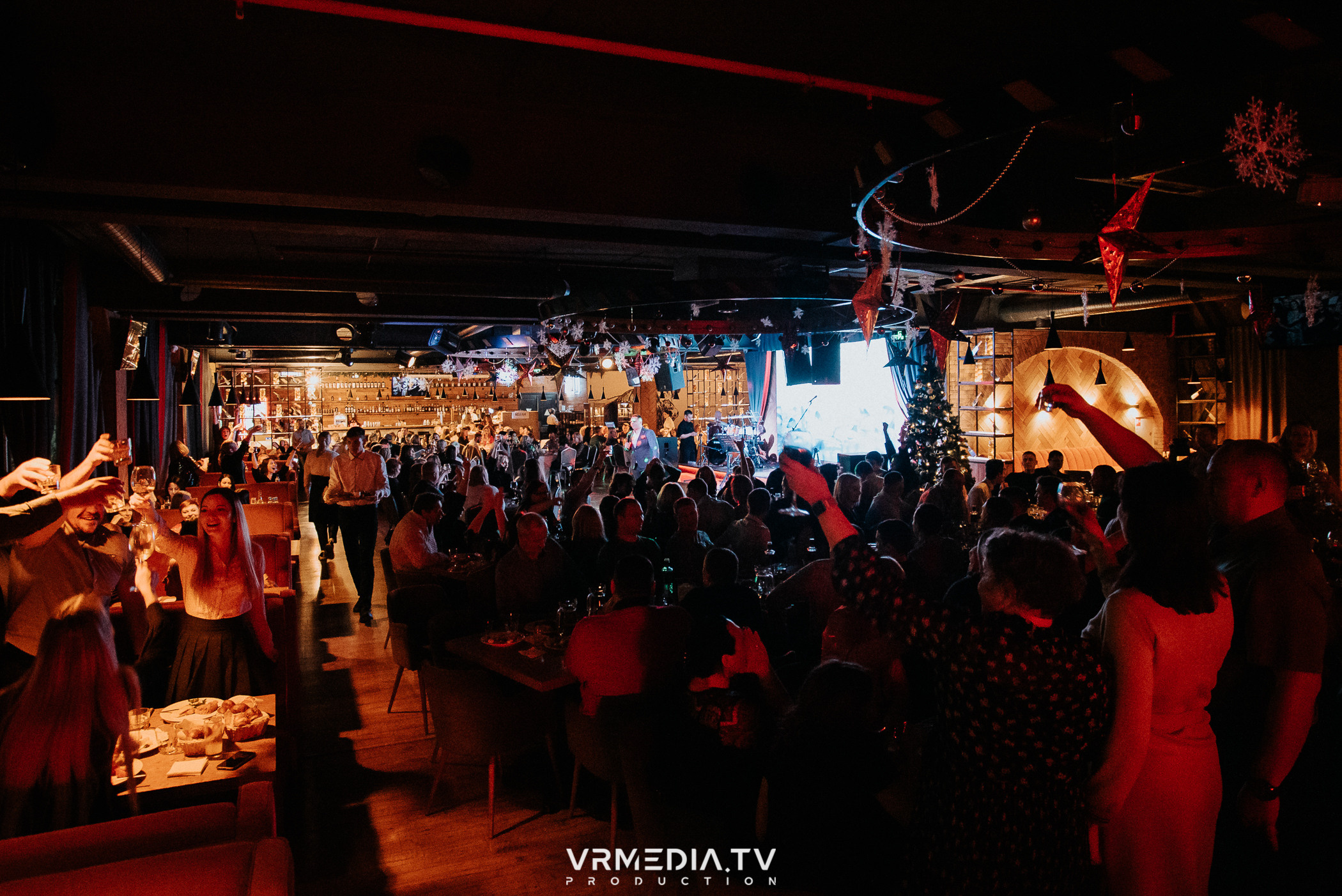 Жаркий новогодний корпоратив в гриль-баре «Жара»