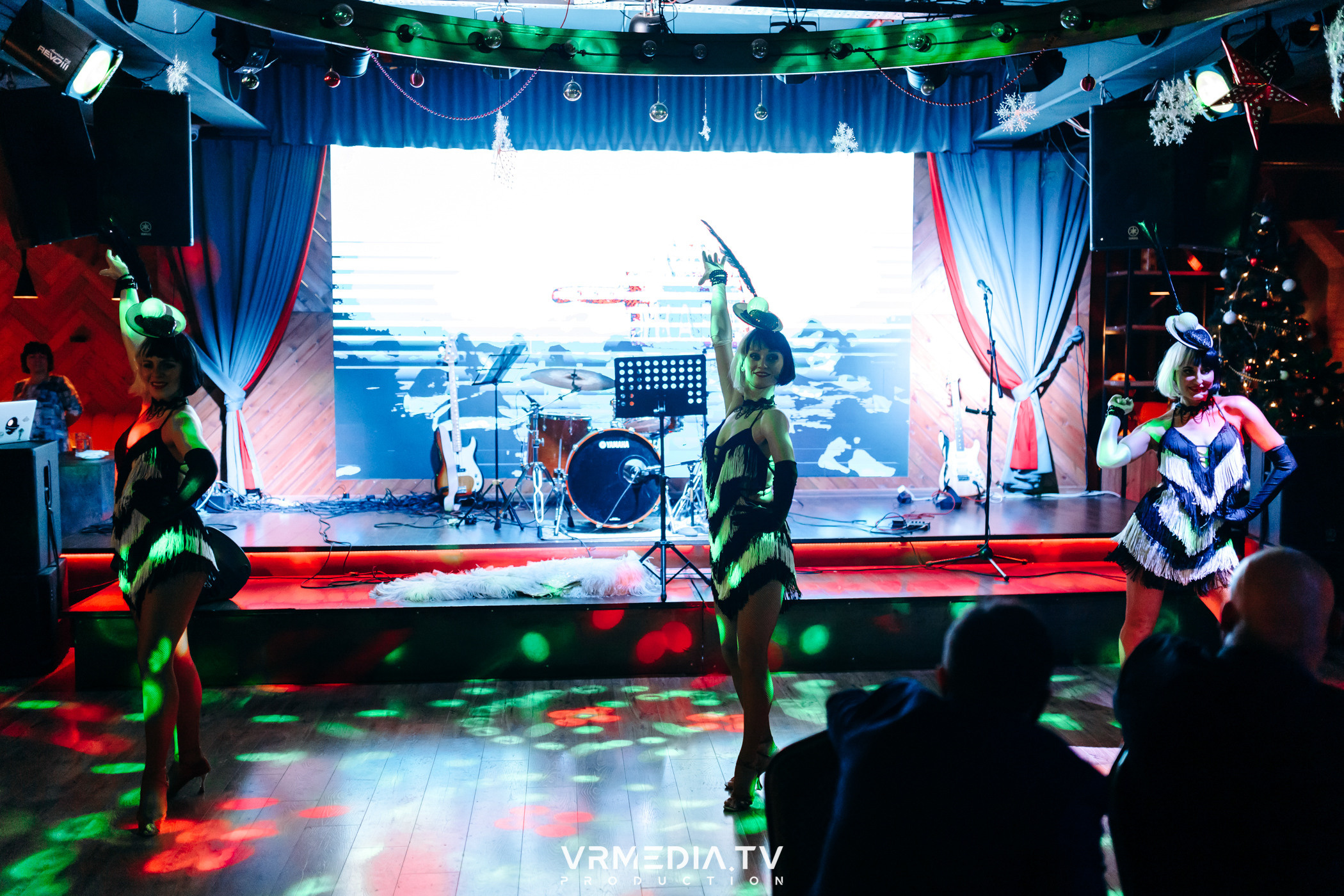 Жаркий новогодний корпоратив в гриль-баре «Жара»