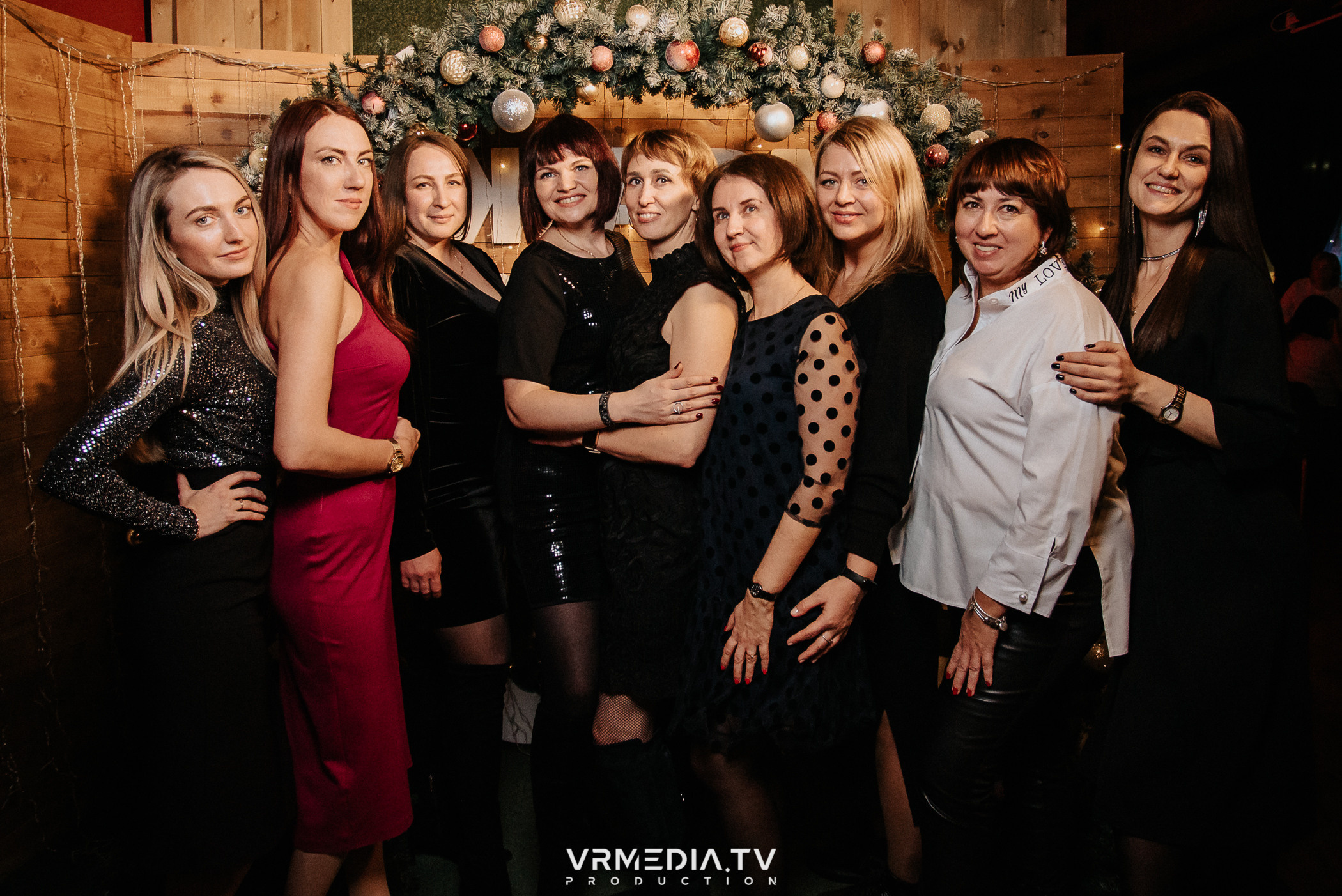 Жаркий новогодний корпоратив в гриль-баре «Жара»