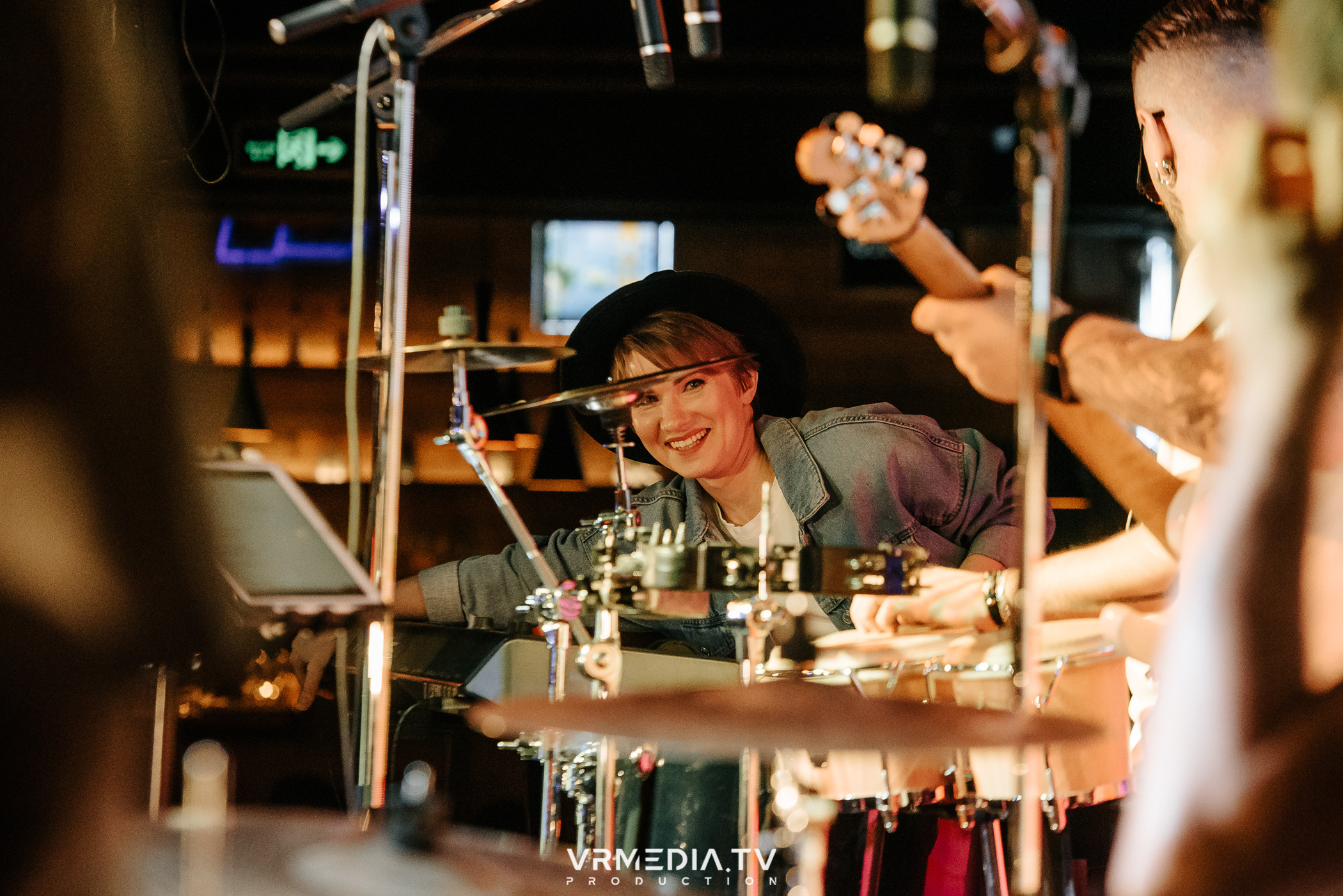 Джазовая среда: BBQueen: Переменная облачность