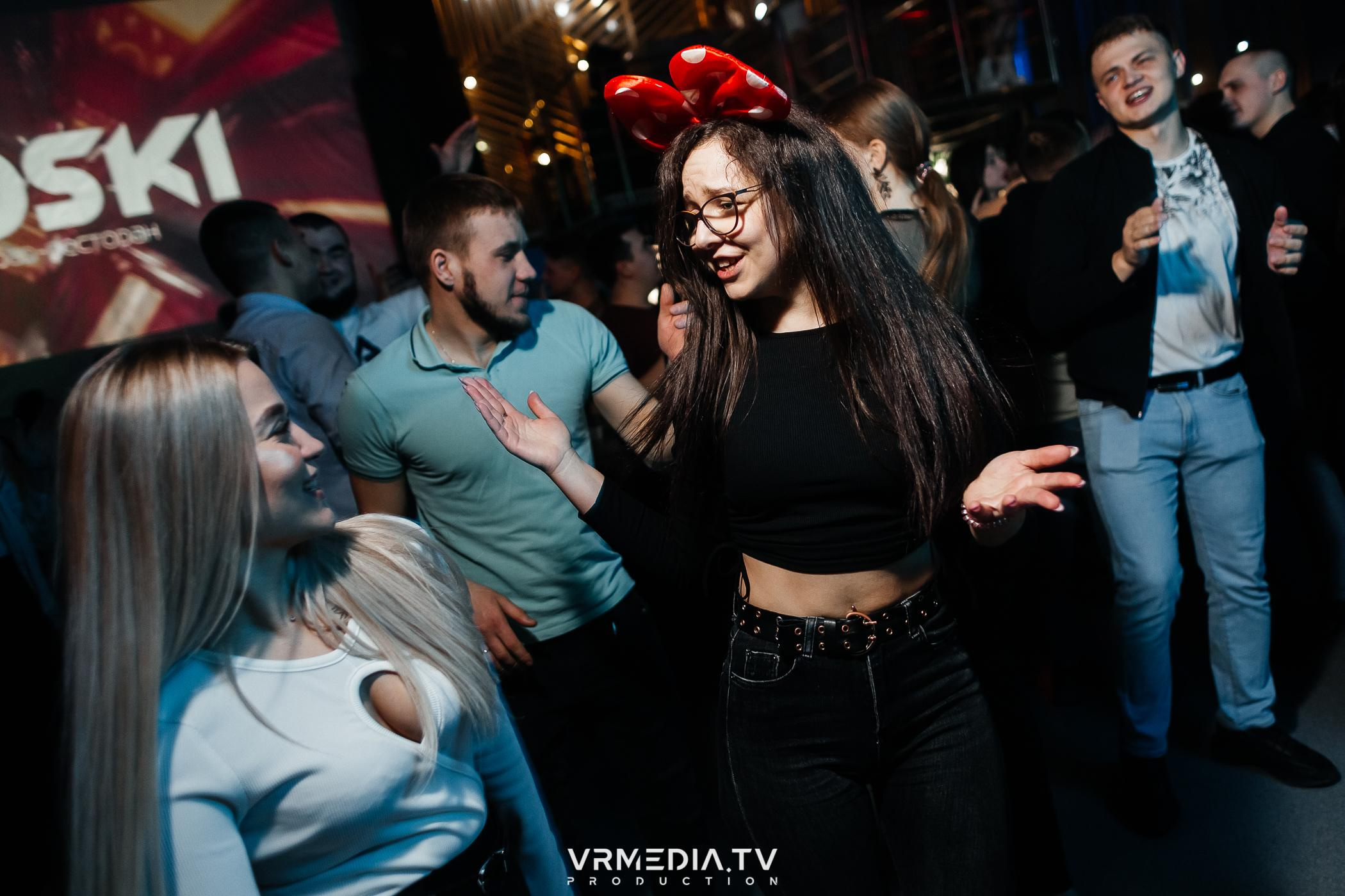 Выходные в баре «DOSKI»