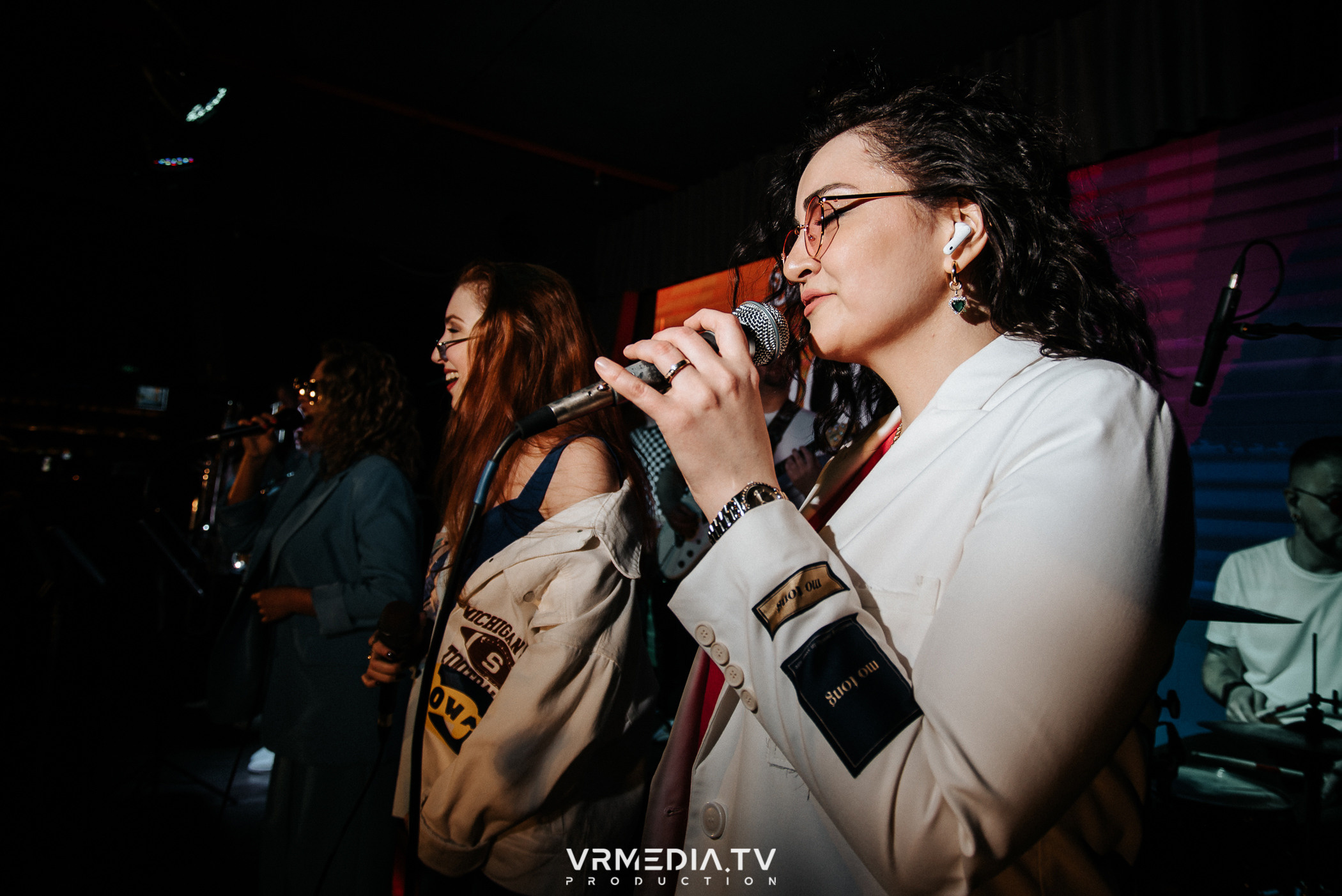 Джазовая среда: BBQueen: Переменная облачность