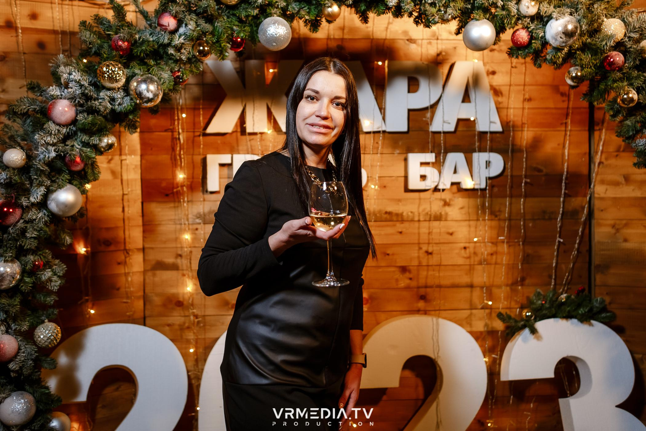 Жаркий новогодний корпоратив в гриль-баре «Жара»