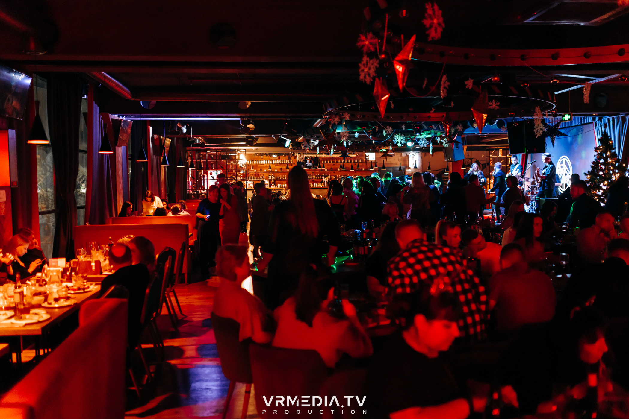 Жаркий новогодний корпоратив в гриль-баре «Жара»