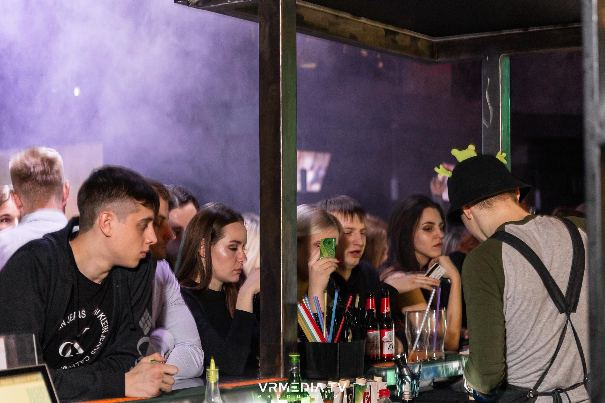 Выходные в баре «DOSKI»