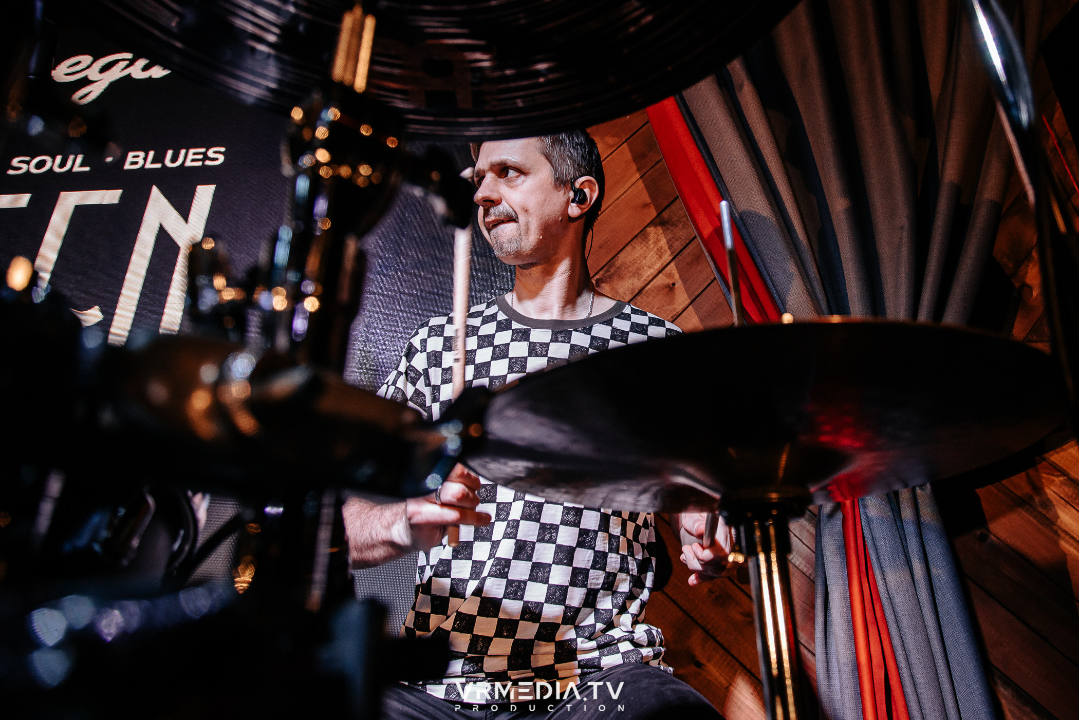 Джазовая среда: BBQueen: Переменная облачность