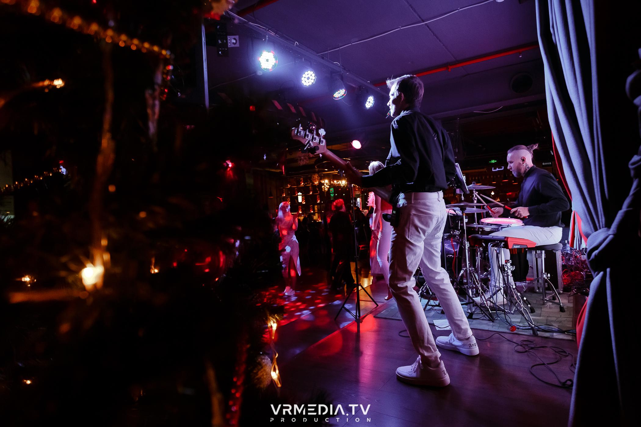 Жаркий новогодний корпоратив в гриль-баре «Жара»