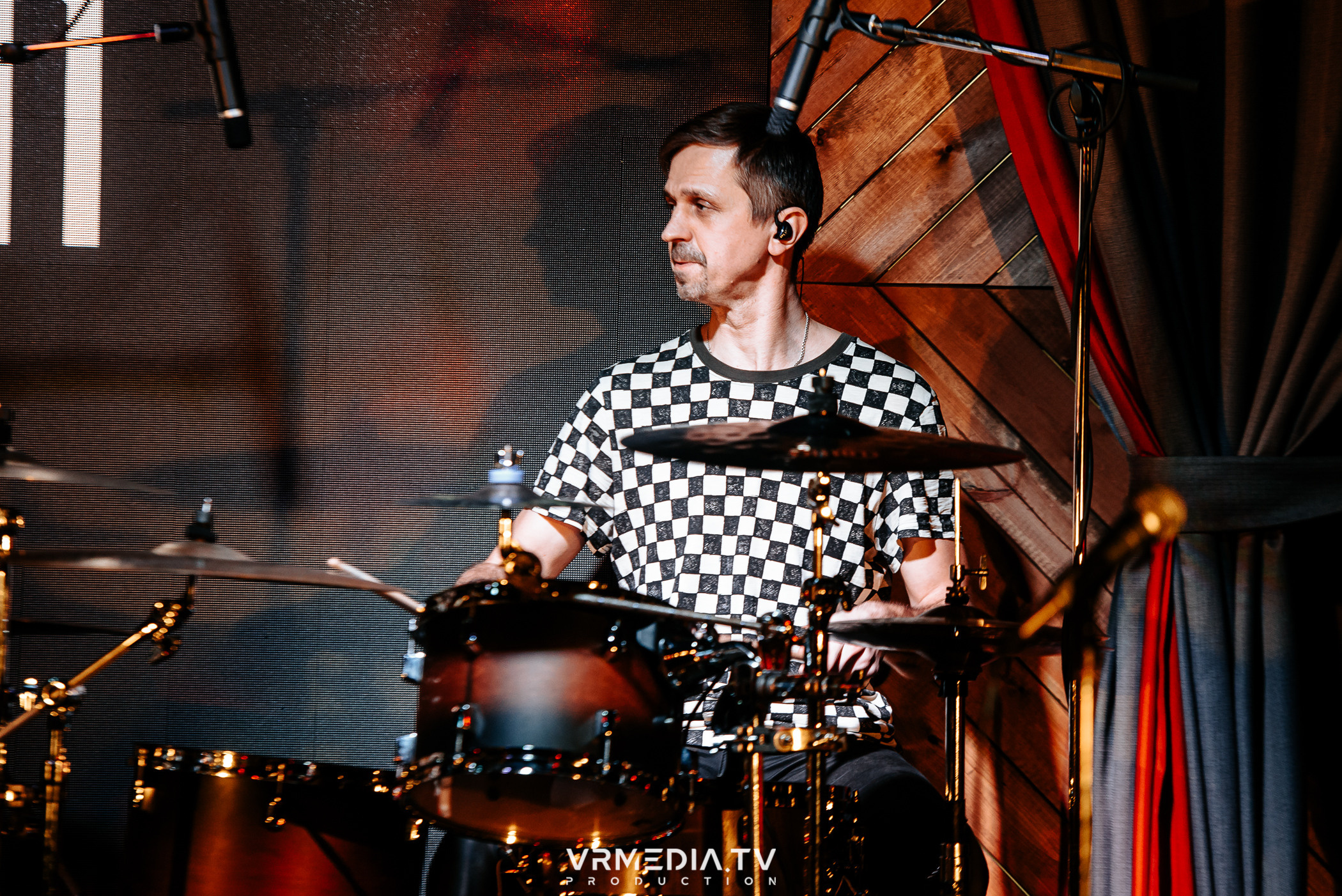 Джазовая среда: BBQueen: Переменная облачность