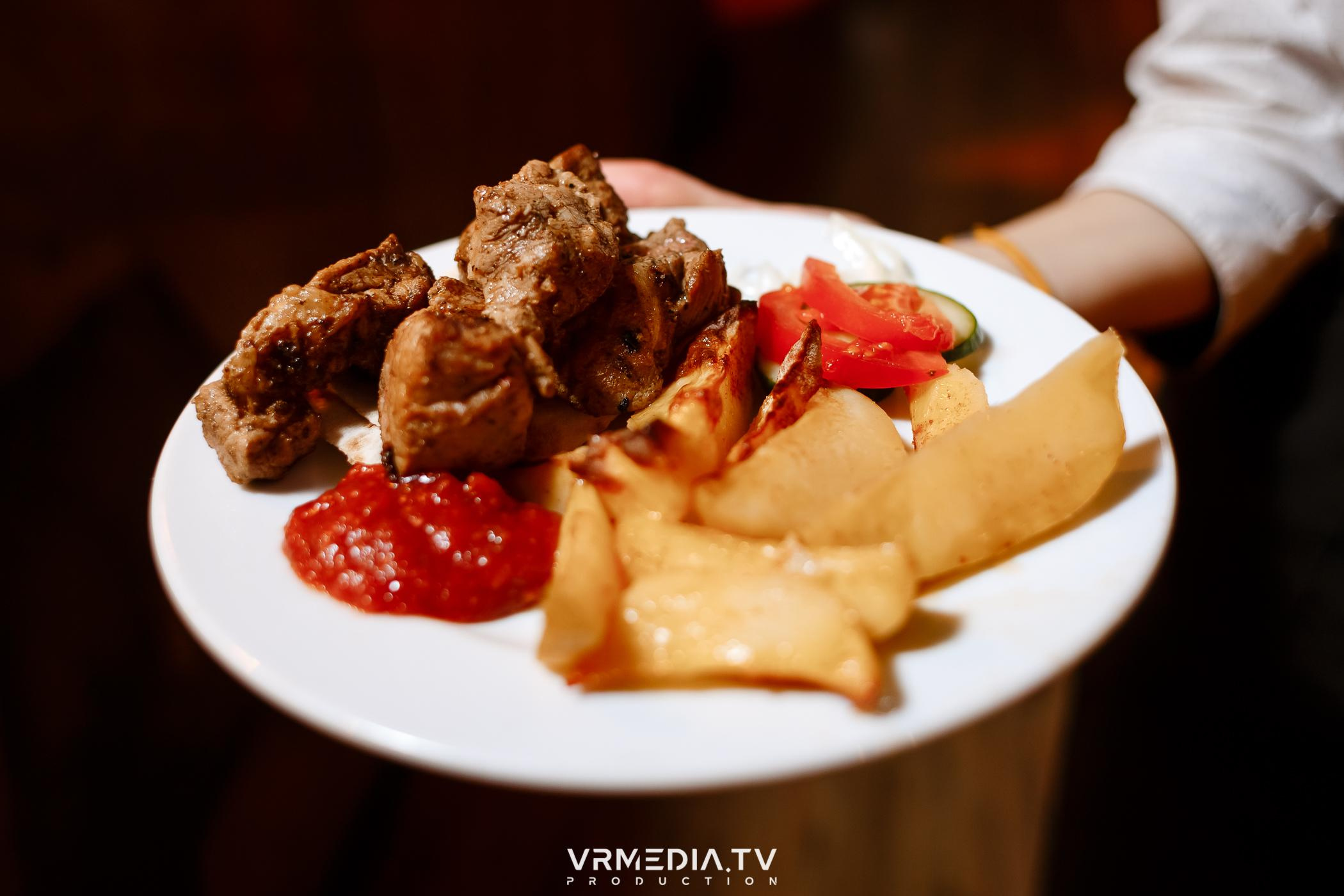 Жаркий новогодний корпоратив в гриль-баре «Жара»