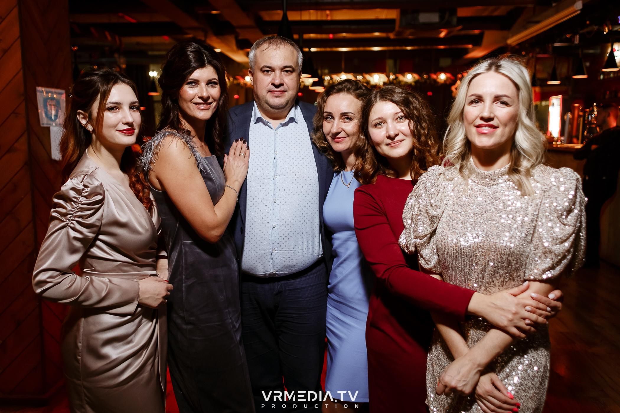 Жаркий новогодний корпоратив в гриль-баре «Жара»