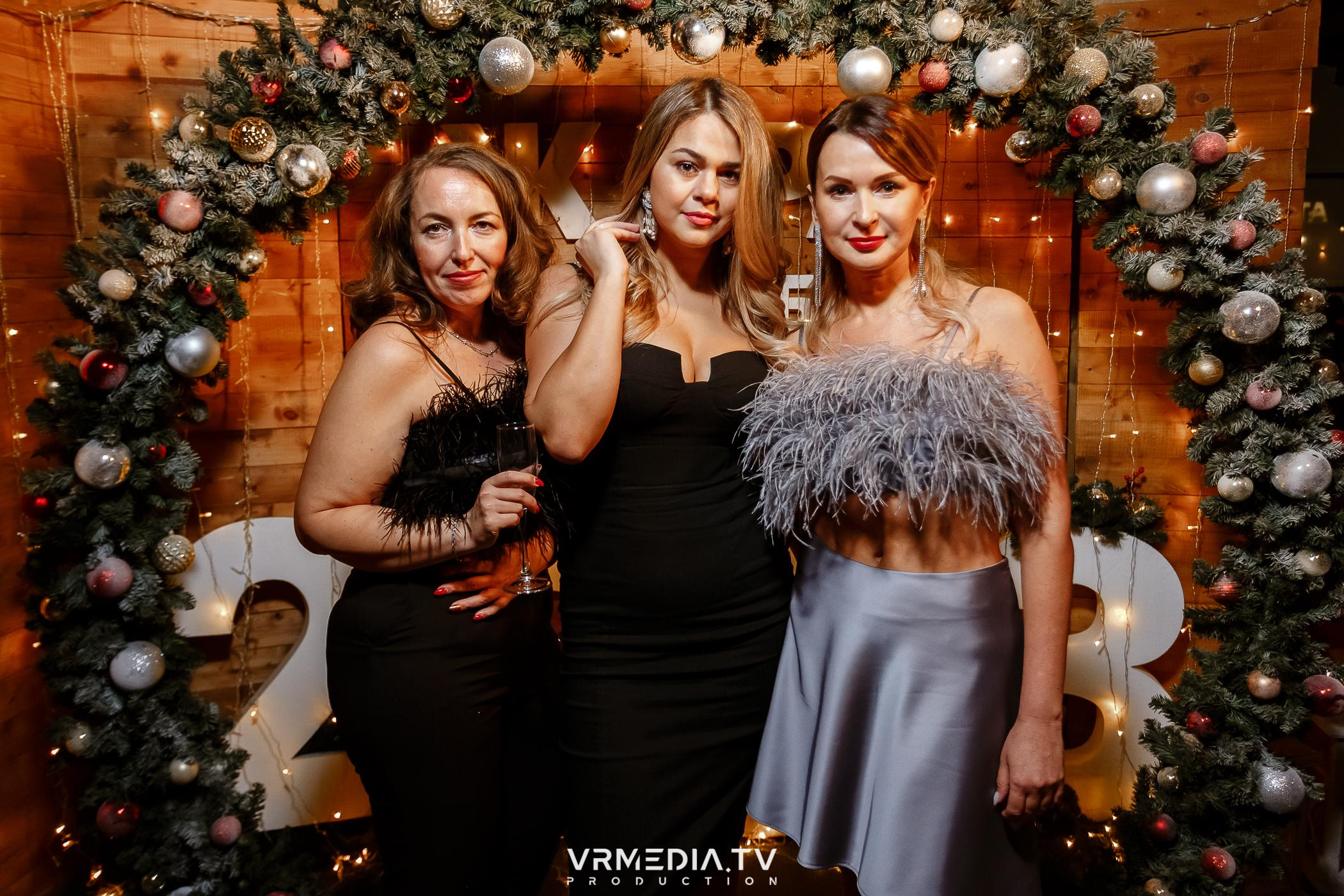 Жаркий новогодний корпоратив в гриль-баре «Жара»