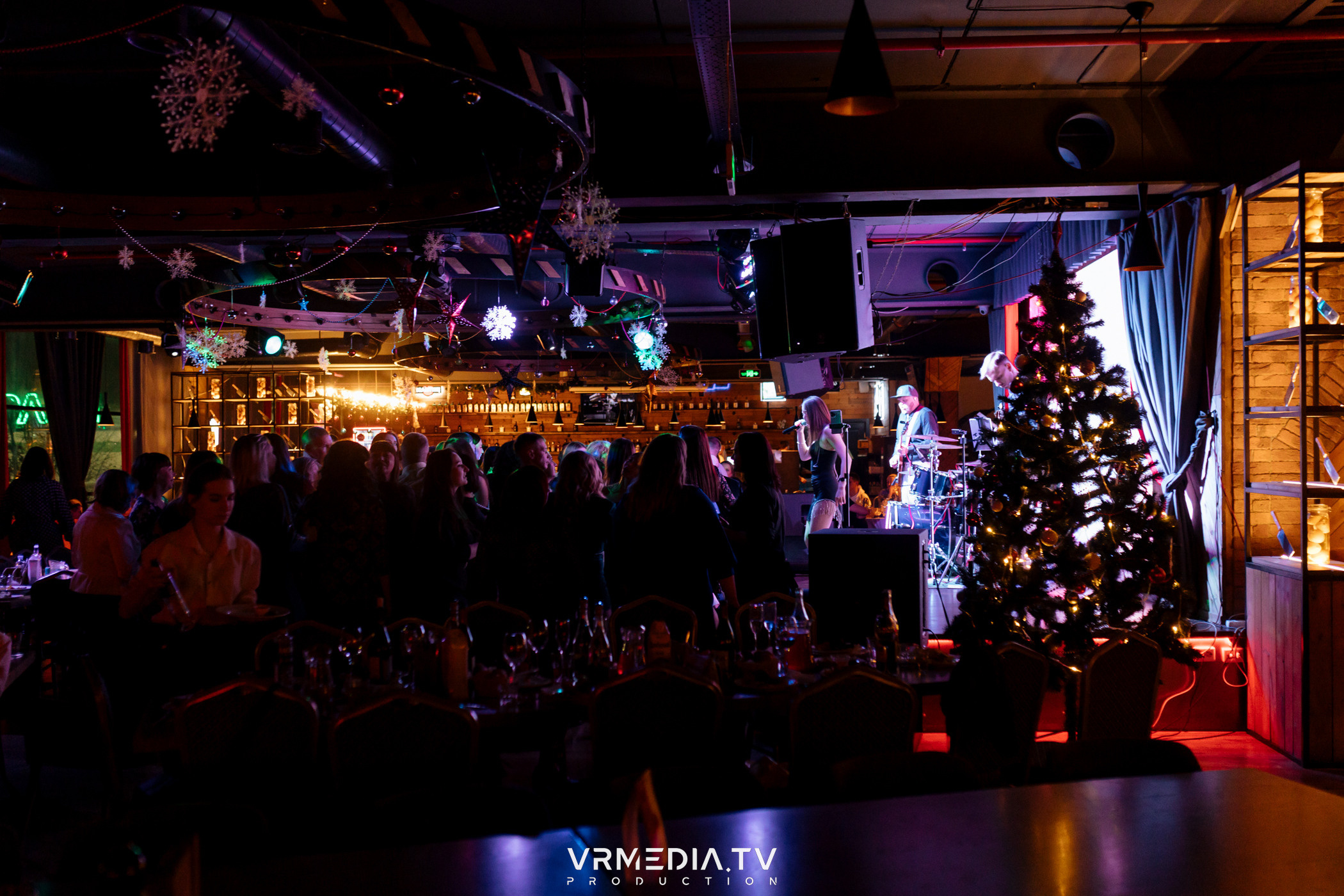 Жаркий новогодний корпоратив в гриль-баре «Жара»