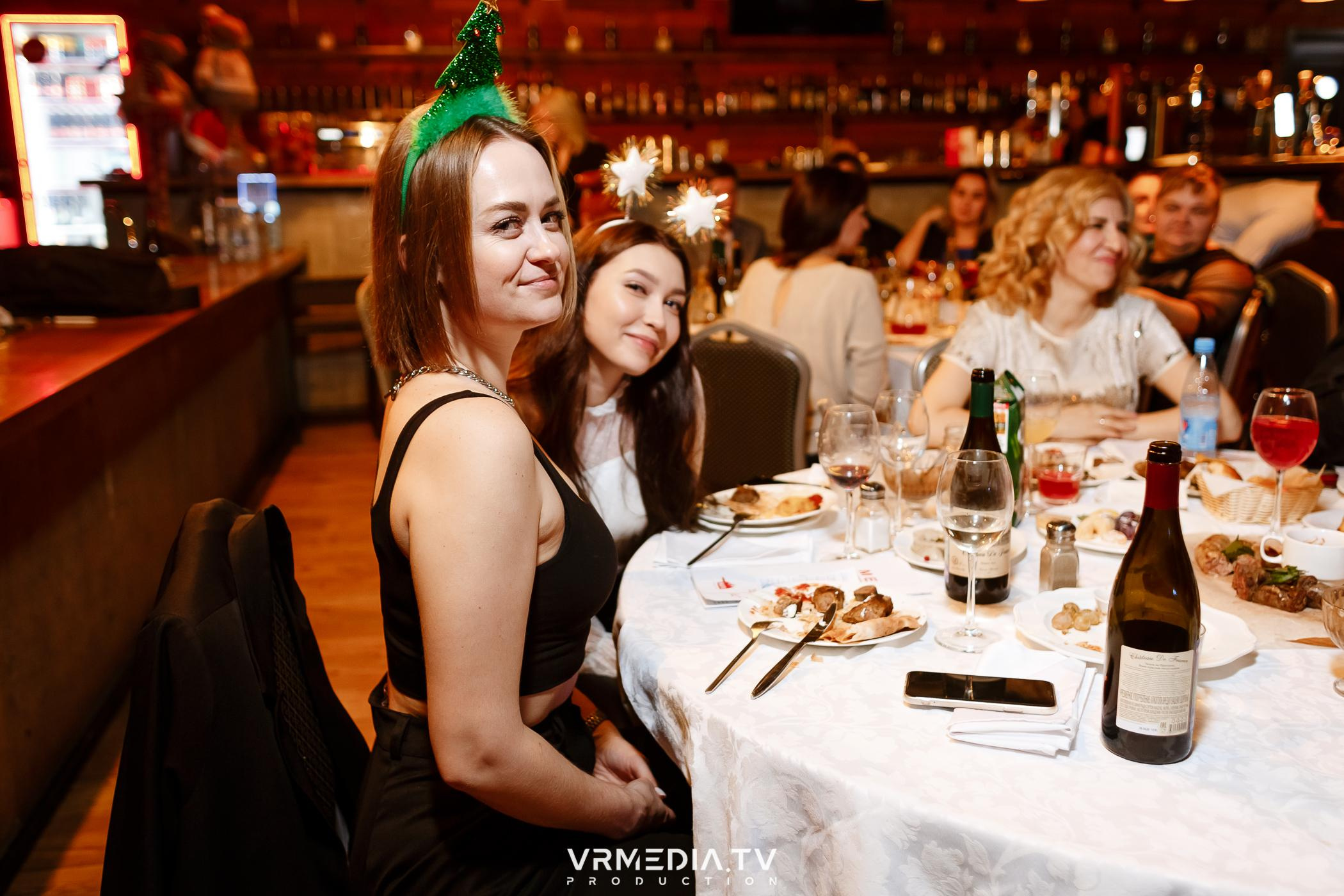 Жаркий новогодний корпоратив в гриль-баре «Жара»