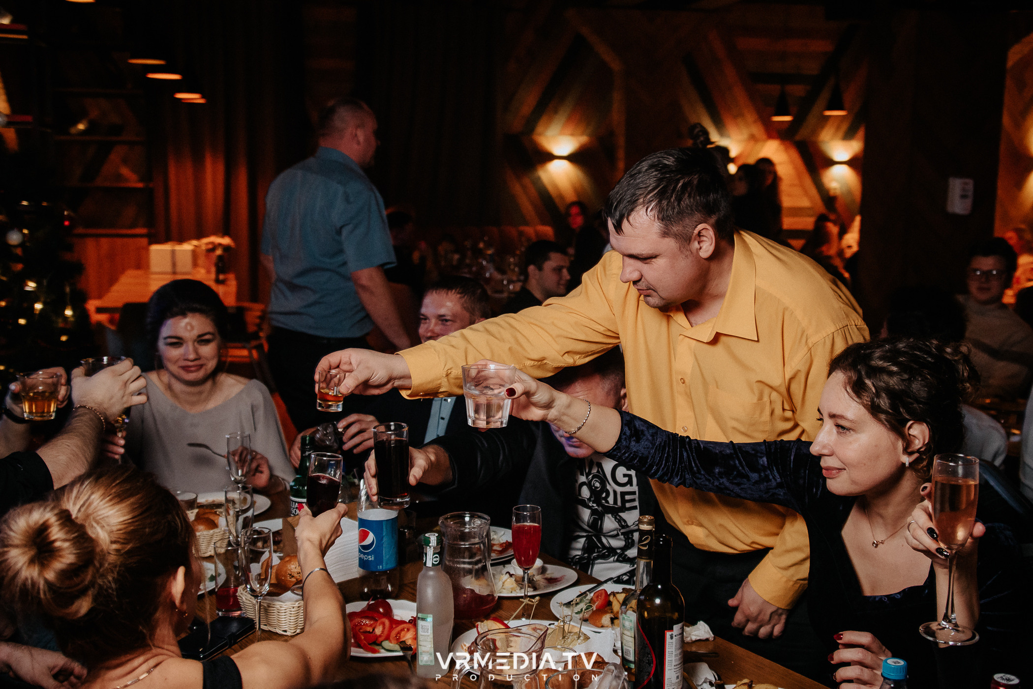 Жаркий новогодний корпоратив в гриль-баре «Жара»