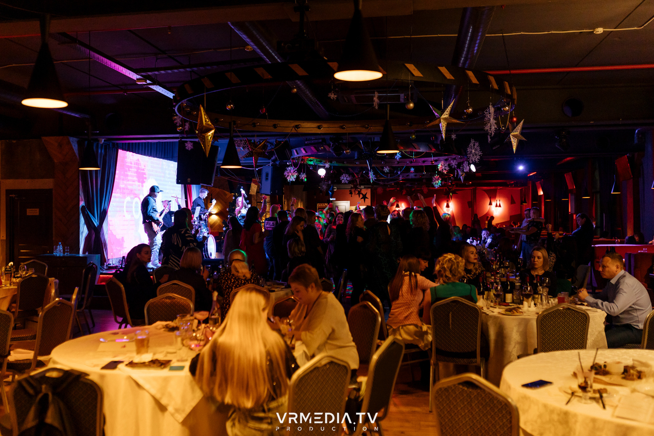 Жаркий новогодний корпоратив в гриль-баре «Жара»