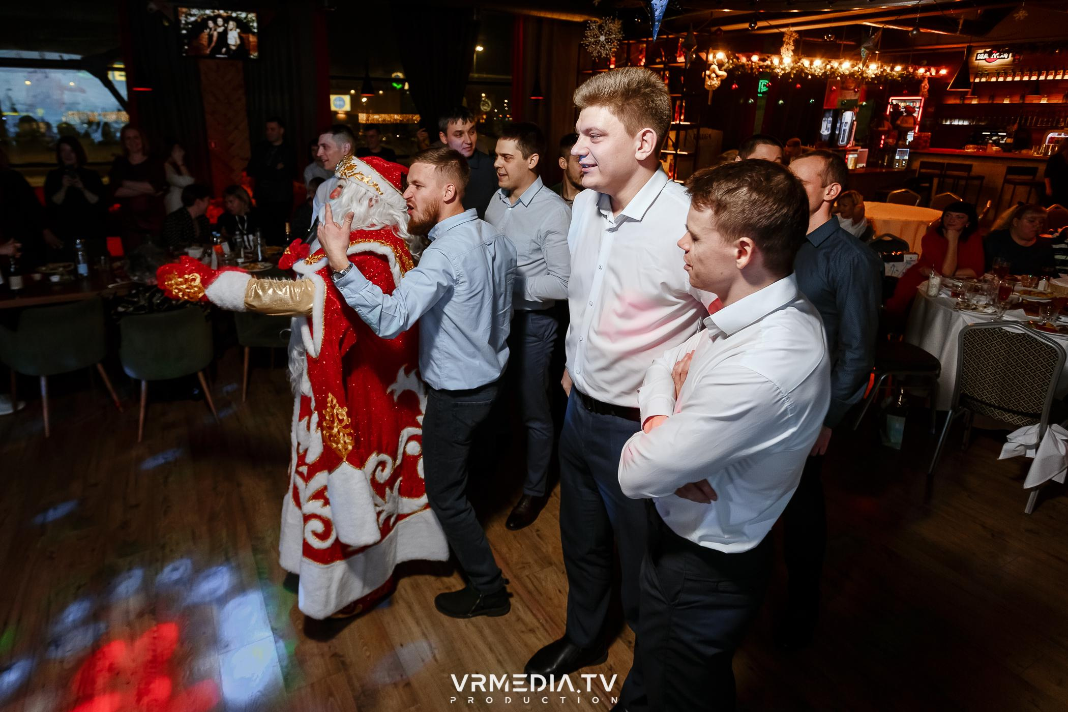 Жаркий новогодний корпоратив в гриль-баре «Жара»