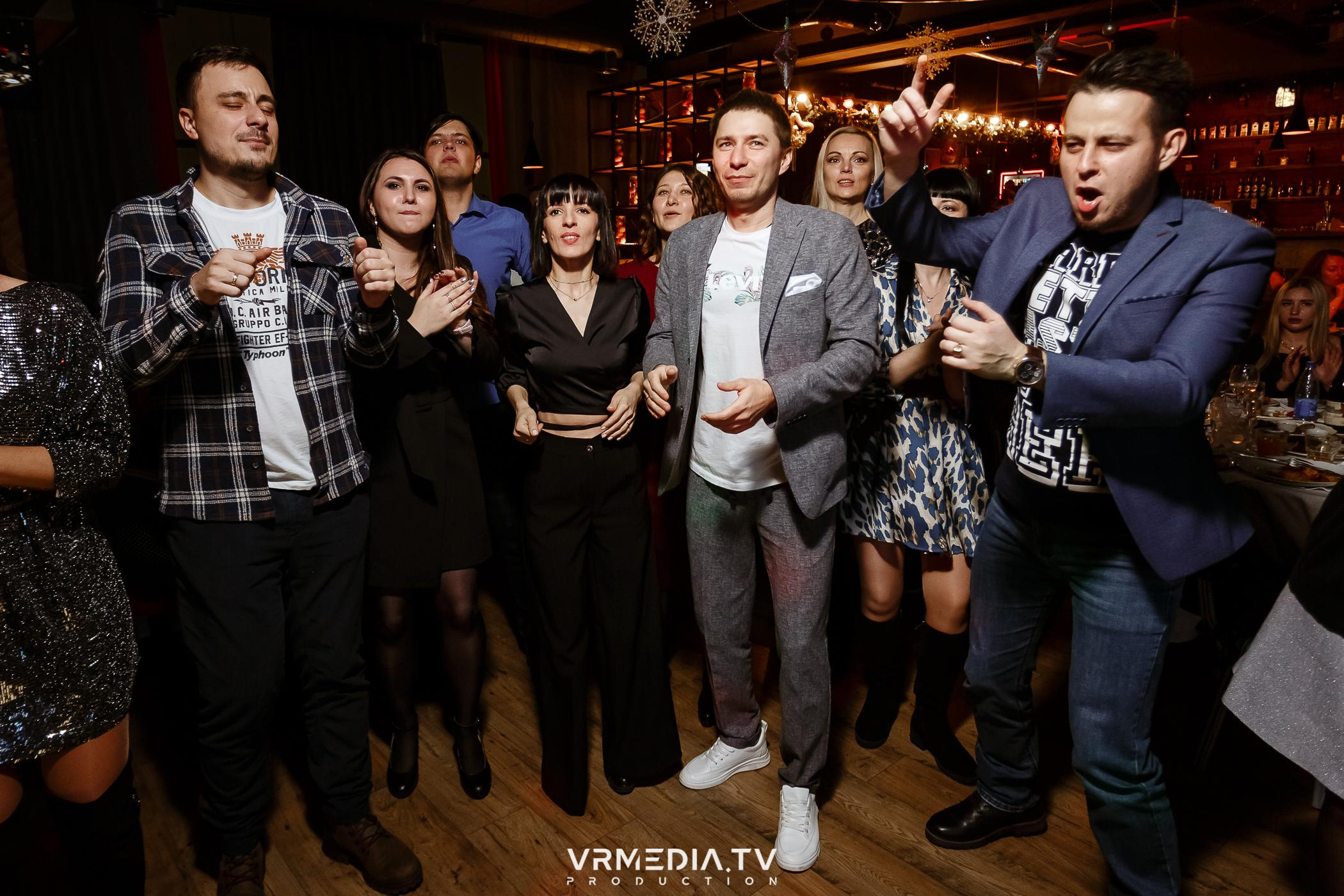 Жаркий новогодний корпоратив в гриль-баре «Жара»