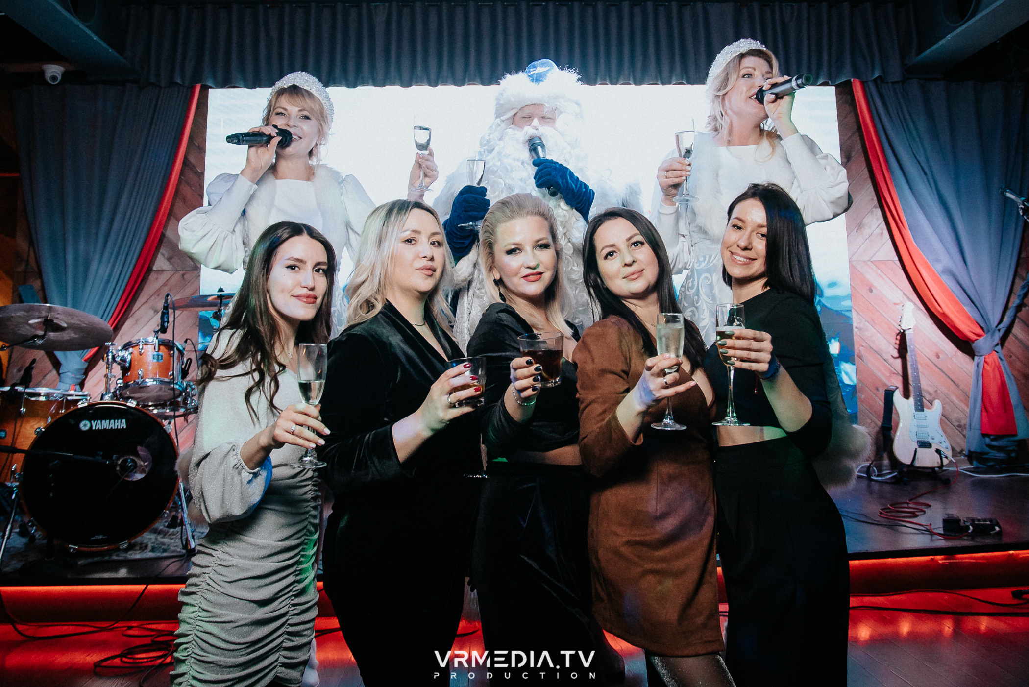 Жаркий новогодний корпоратив в гриль-баре «Жара»