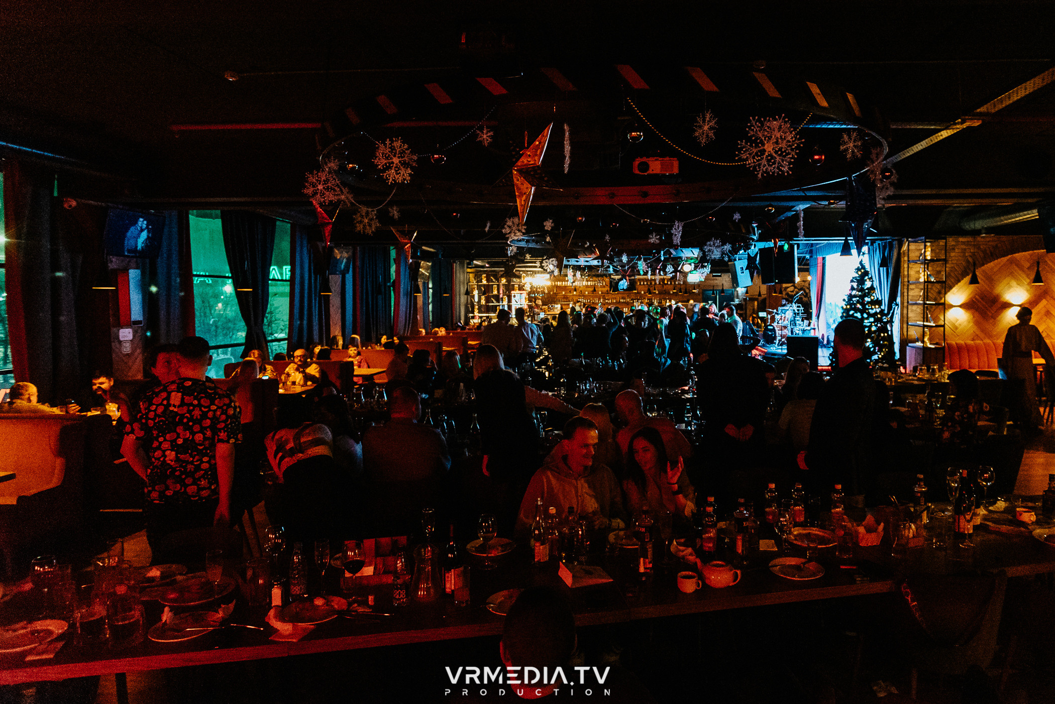 Жаркий новогодний корпоратив в гриль-баре «Жара»