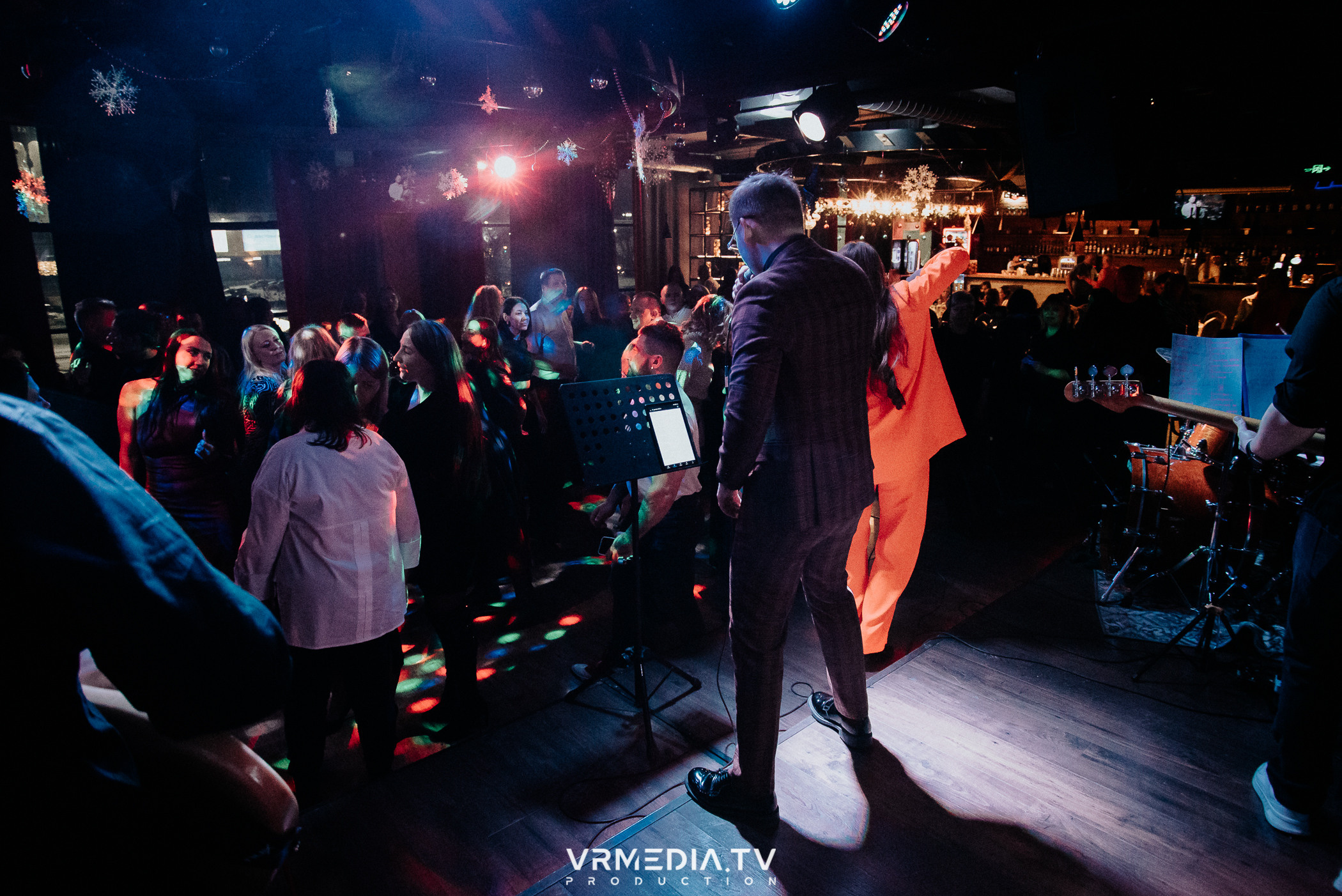 Жаркий новогодний корпоратив в гриль-баре «Жара»