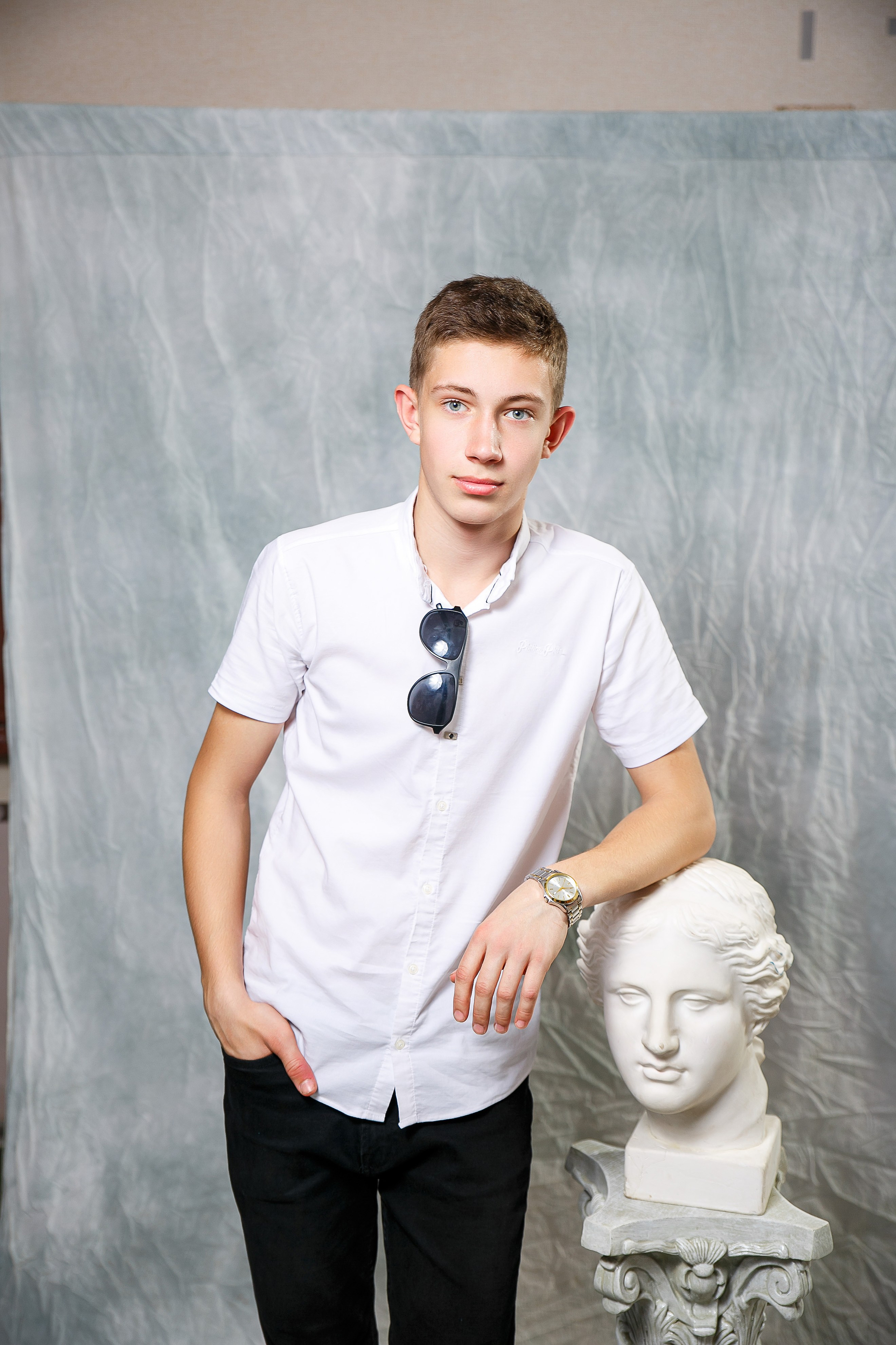 ОДНОТОННЫЙ ФОТОФОН. Выпускные альбомы в Донецке и ДНР. Фотограф Донецк и ДНР