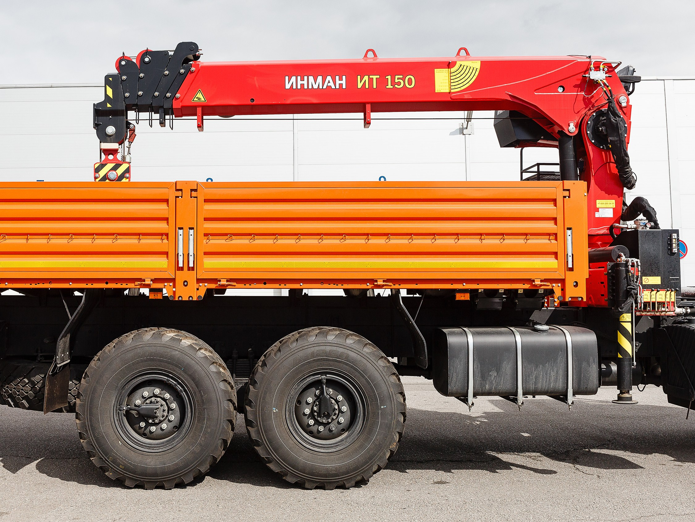 Профессиональная съёмка легковых автомобилей и большегрузов для продажи и контента. Выездная фотосессия спецтехники в Санкт-Петербурге. Репортажный фотограф Сергей Пушкин в СПб. Промышленная фотосъёмка авто. Фотограф для дилеров и производителей. 