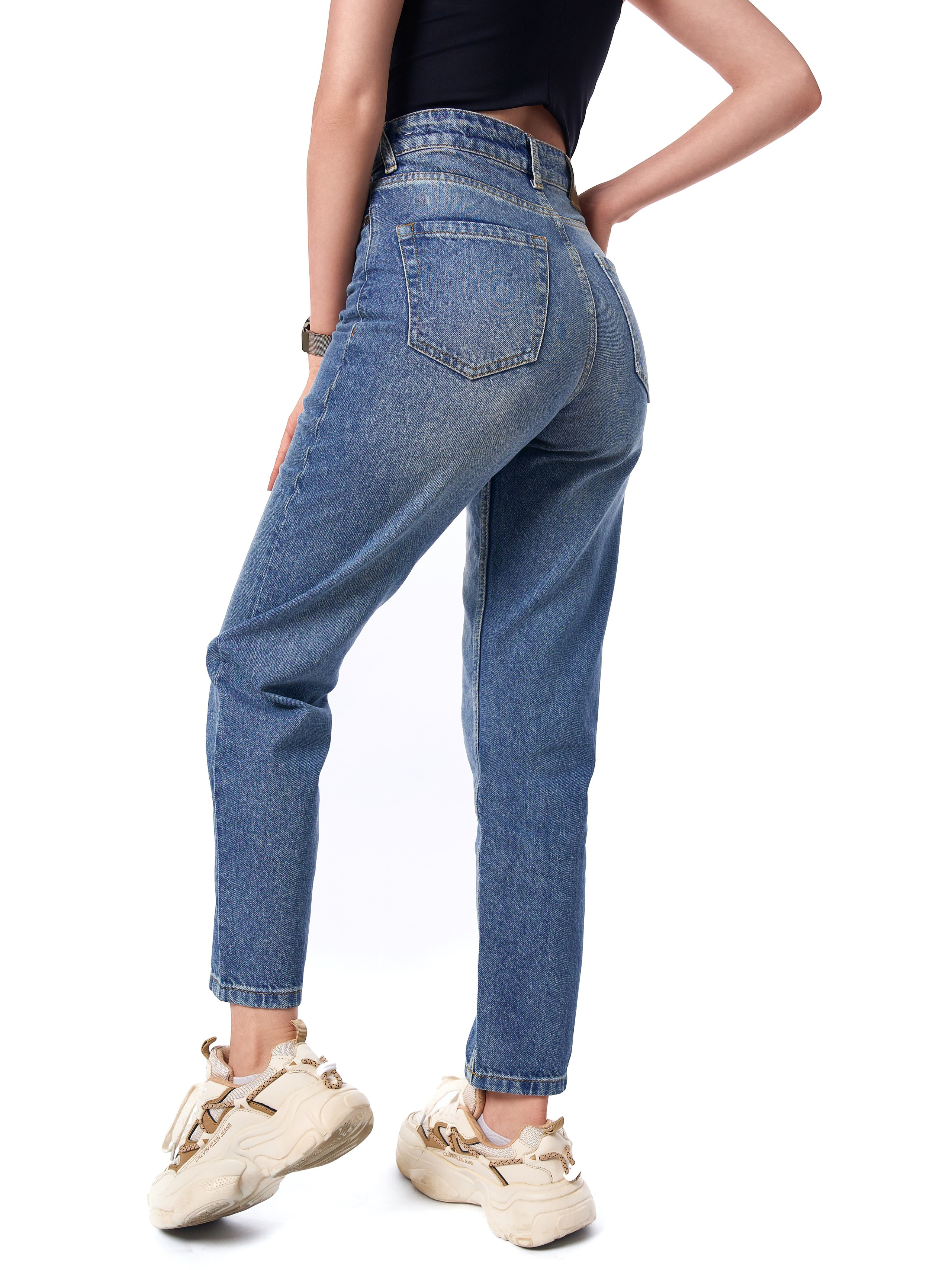 Джинсы женские. Каталожный предметный фотограф