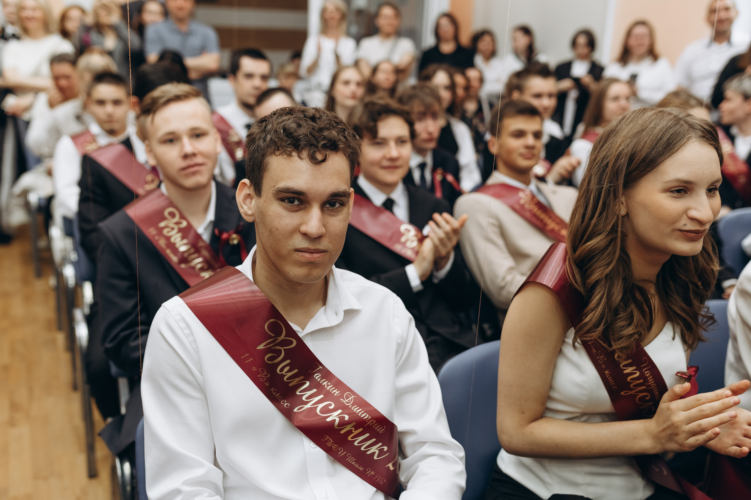 Последний звонок концерт+ фотозона. Фотограф Людмила Оюн