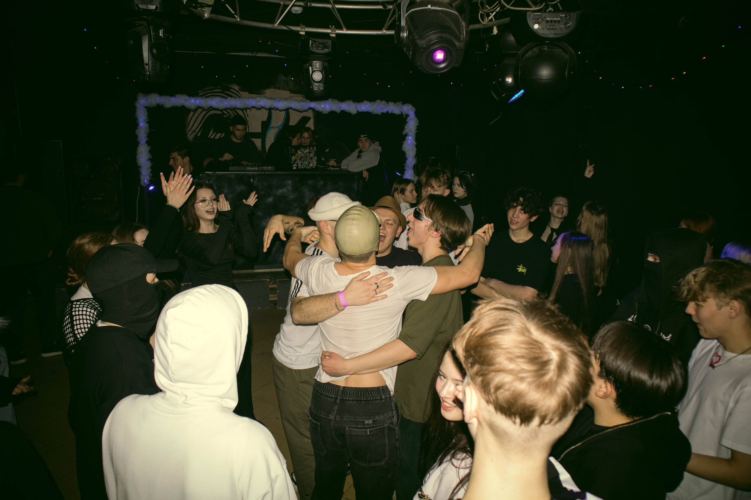 MOSHPIT. Фотограф и видеограф в Бугульме Аня Трутнева