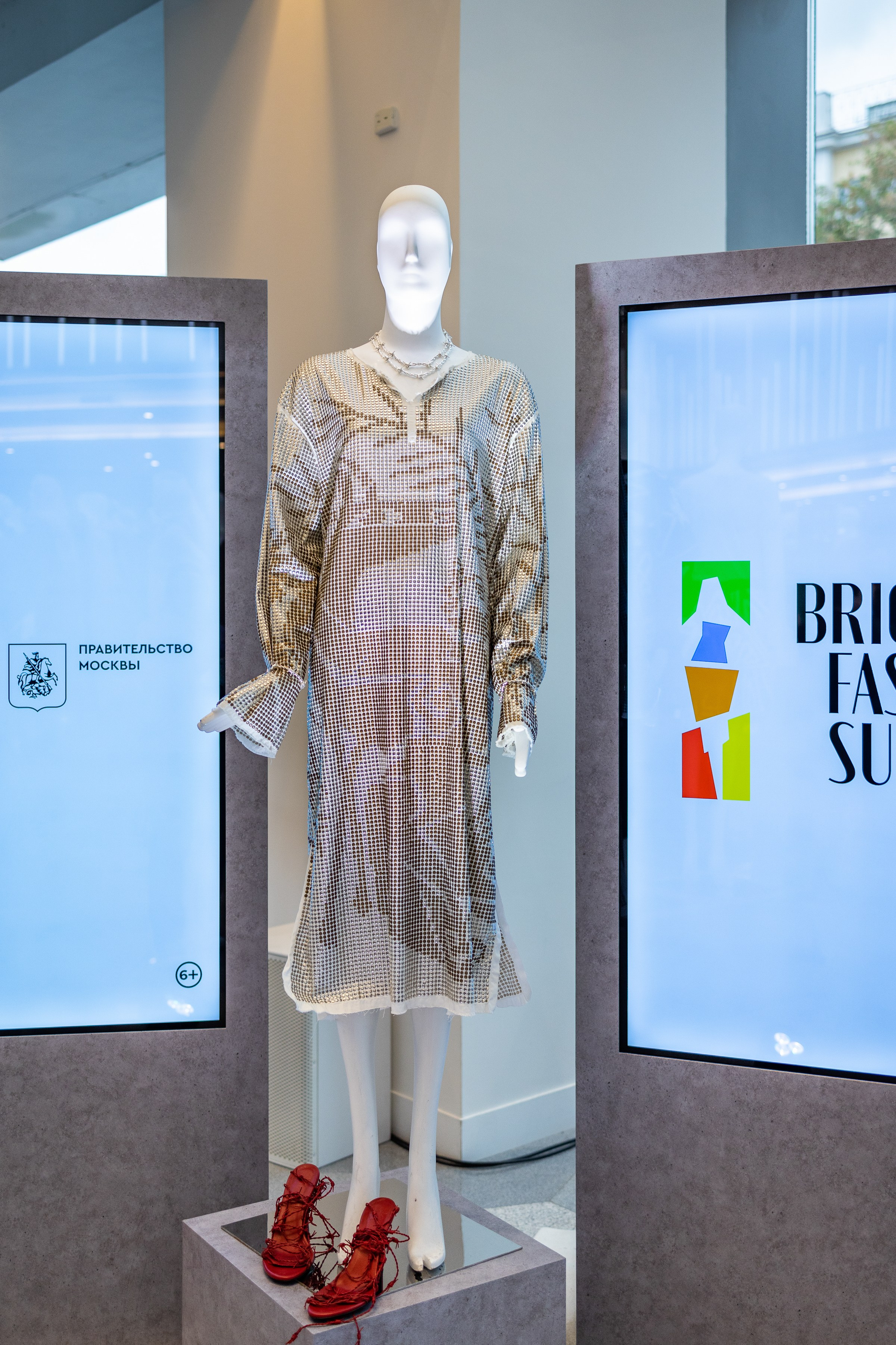 Выставка Наследие Fashion summit BRICS 2024. Фотосессии и репортаж — Фотограф в Москве — Рина Серёгина