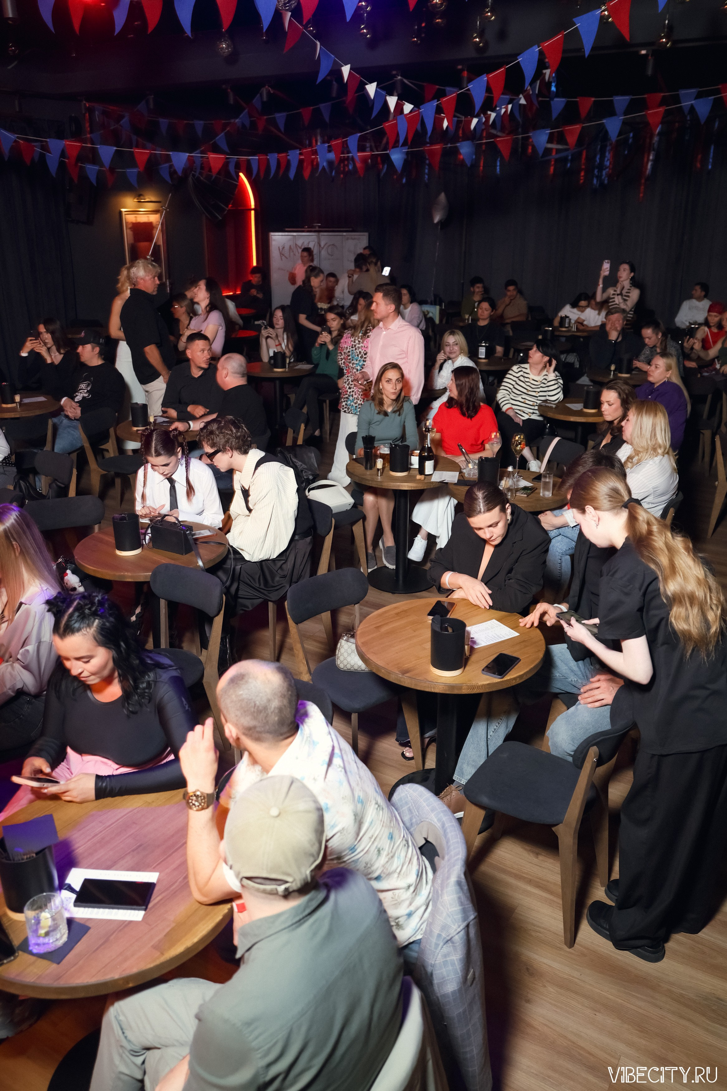 Стендап клуб Локация. VIBECITY.RU Вайб Сити Ру Фоторепортажи Фотоотчеты Калининград
