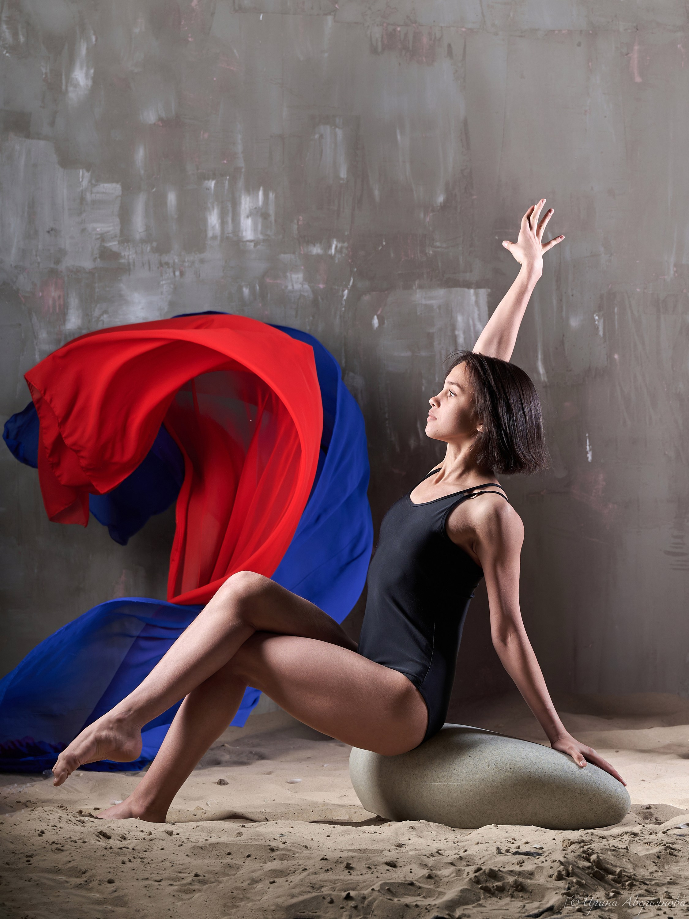 Студийная фотосессия гимнастки с тканью. Фотограф в Ульяновске Ирина Аверьянова