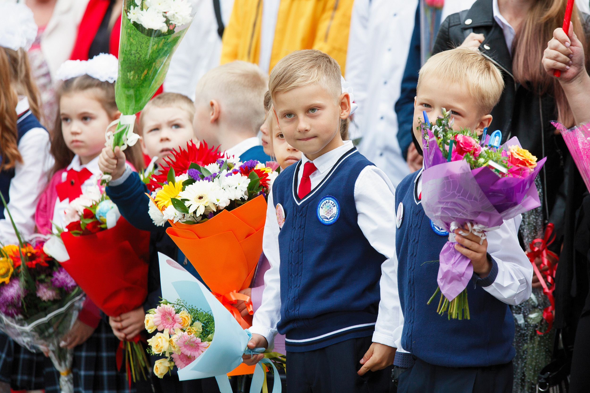 Торжественная линейка 1 сентября. Фотомастерская Воробьевых