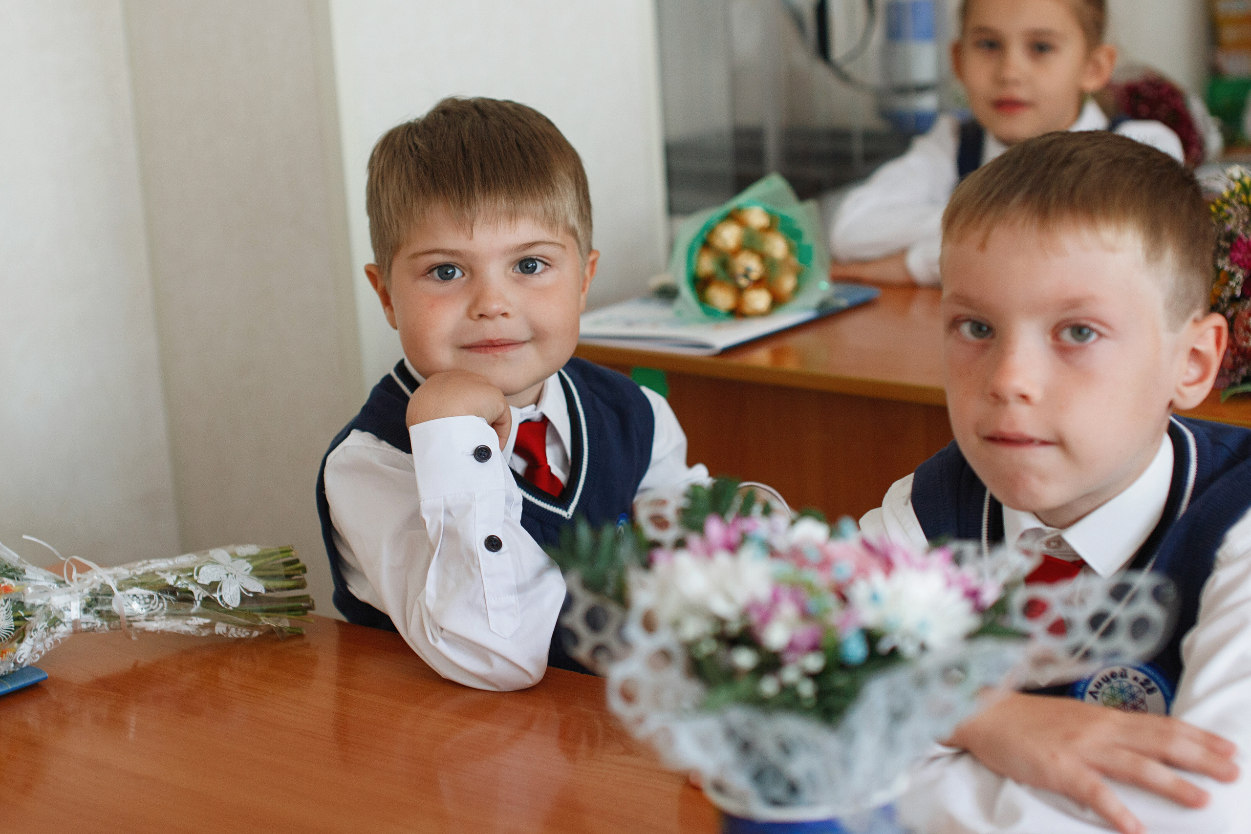 Торжественная линейка 1 сентября. Фотомастерская Воробьевых