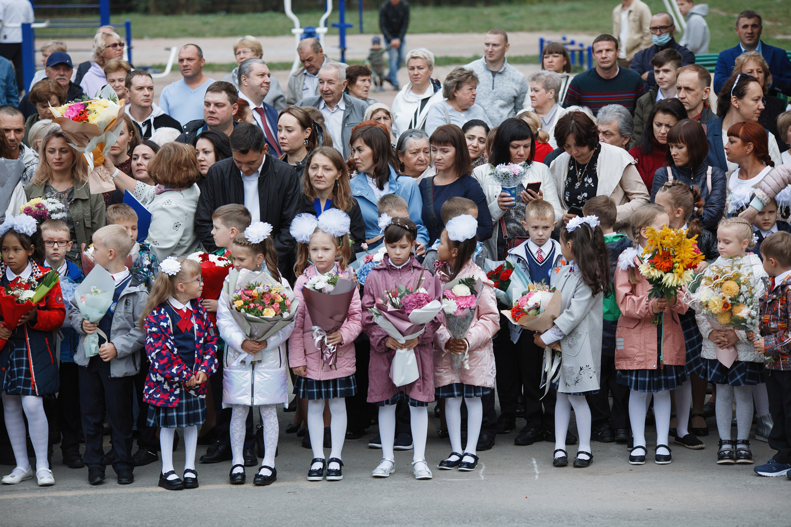 Торжественная линейка 1 сентября. Фотомастерская Воробьевых