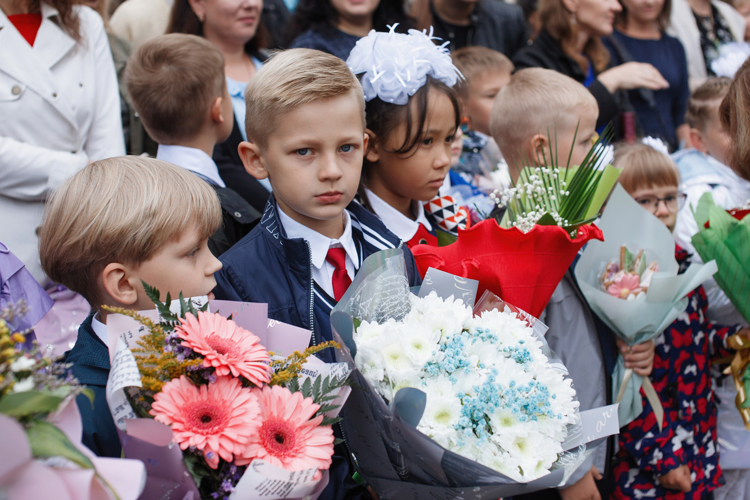 Торжественная линейка 1 сентября. Фотомастерская Воробьевых