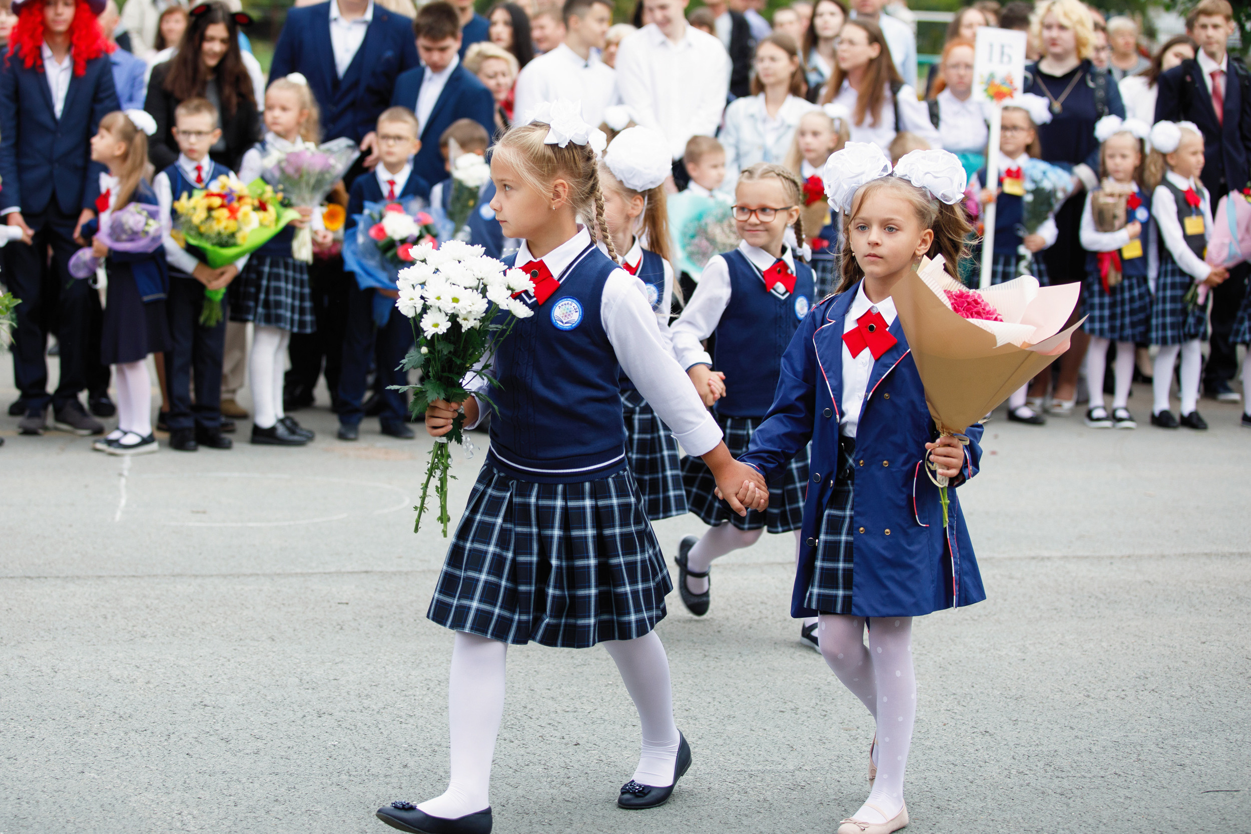 Торжественная линейка 1 сентября. Фотомастерская Воробьевых