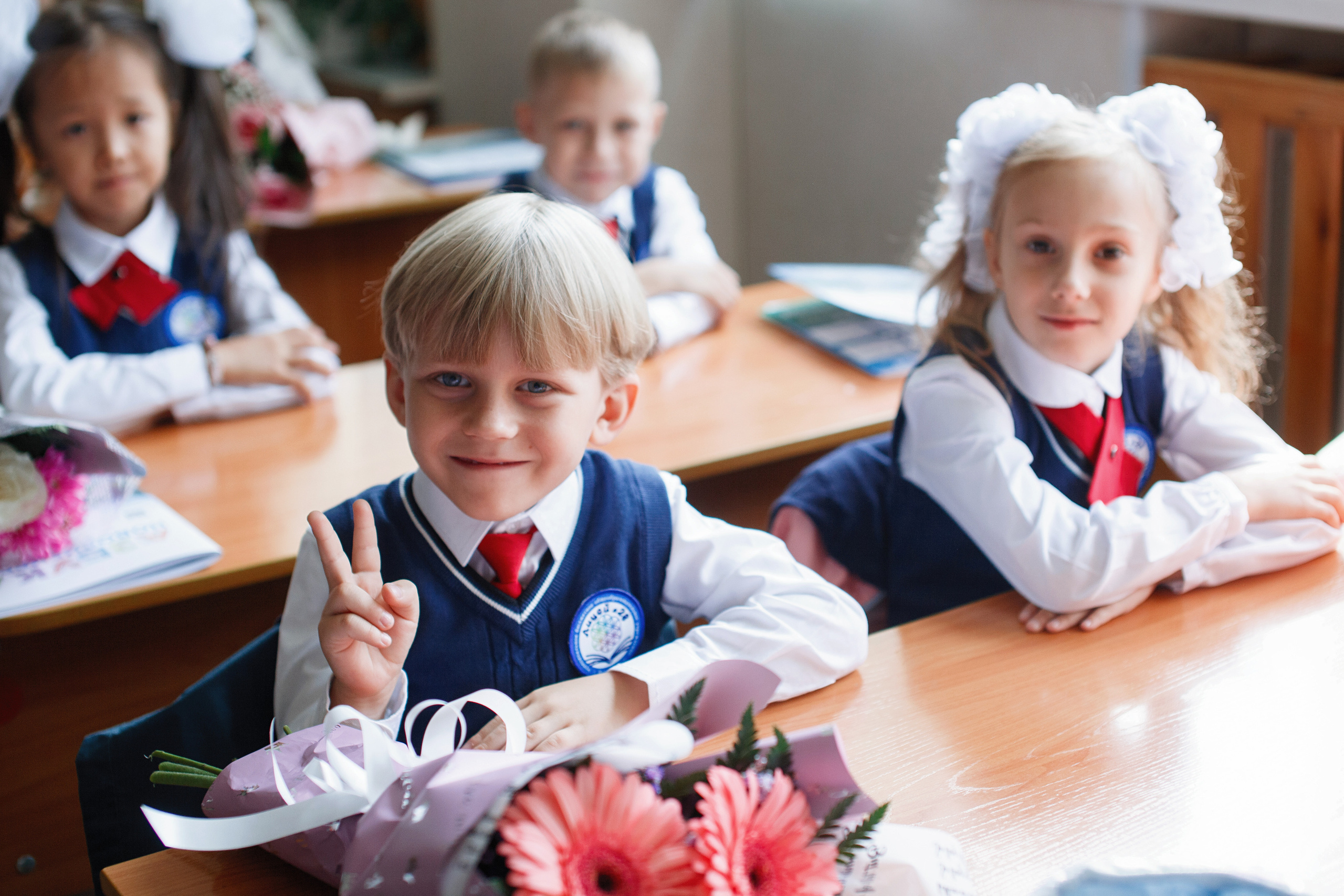 Торжественная линейка 1 сентября. Фотомастерская Воробьевых