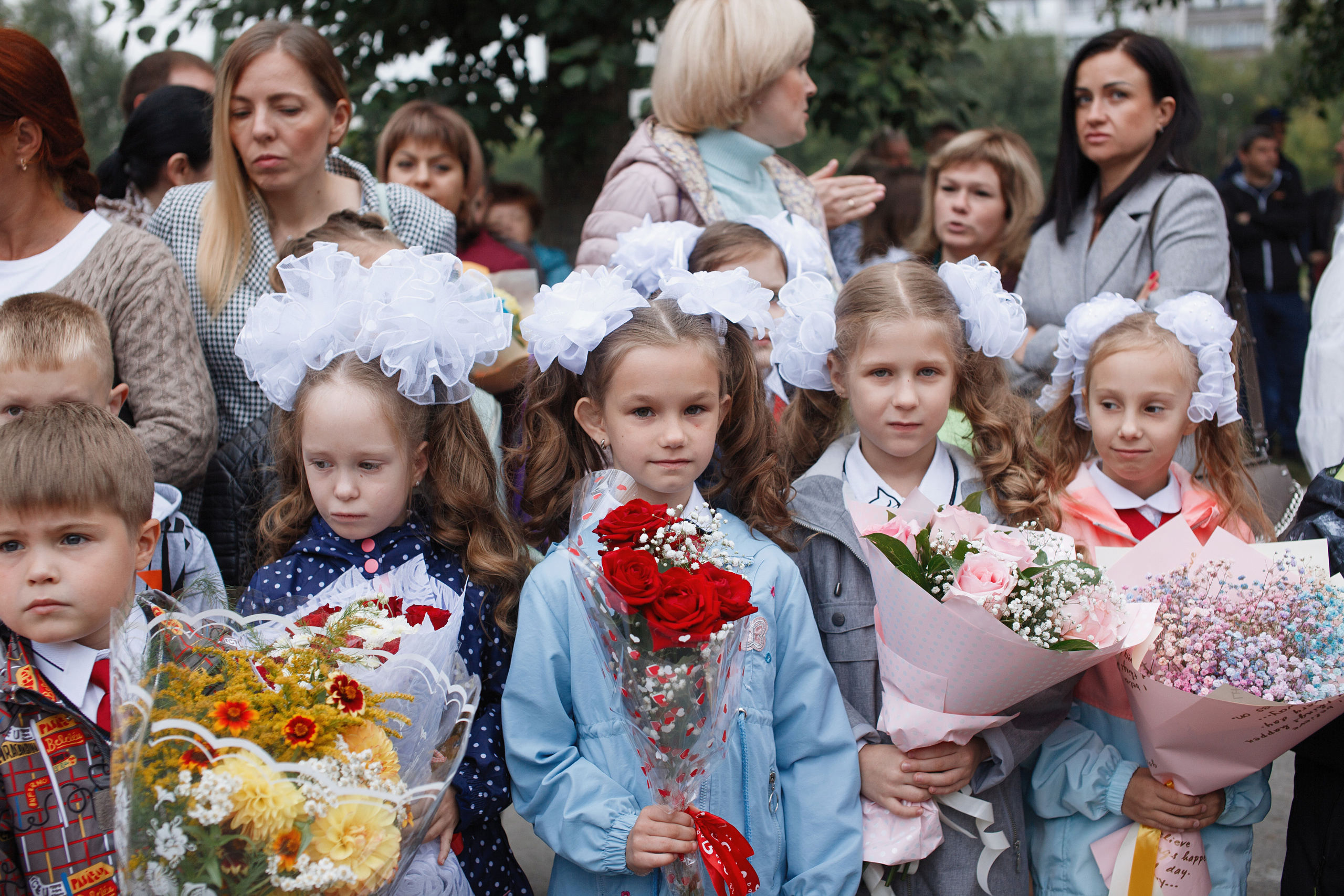 Торжественная линейка 1 сентября. Фотомастерская Воробьевых