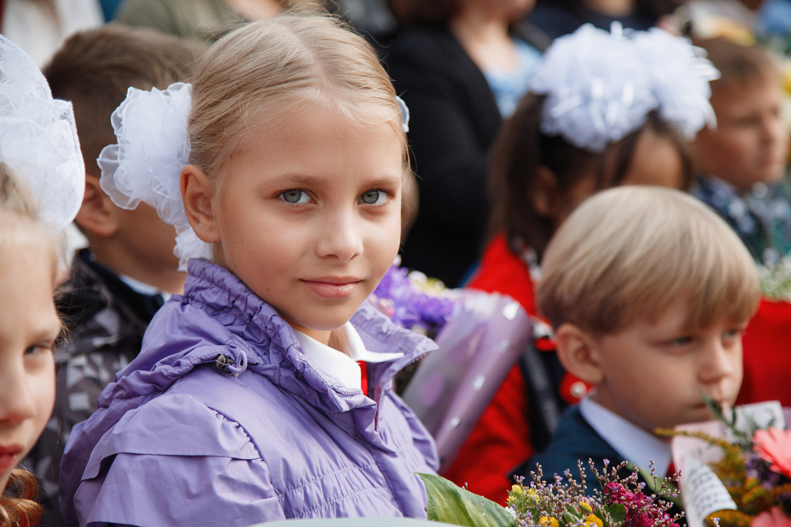 Торжественная линейка 1 сентября. Фотомастерская Воробьевых