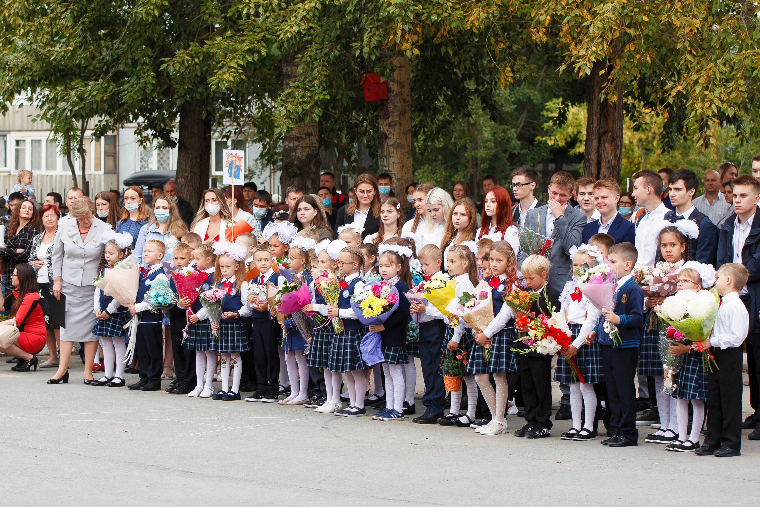 Торжественная линейка 1 сентября. Фотомастерская Воробьевых