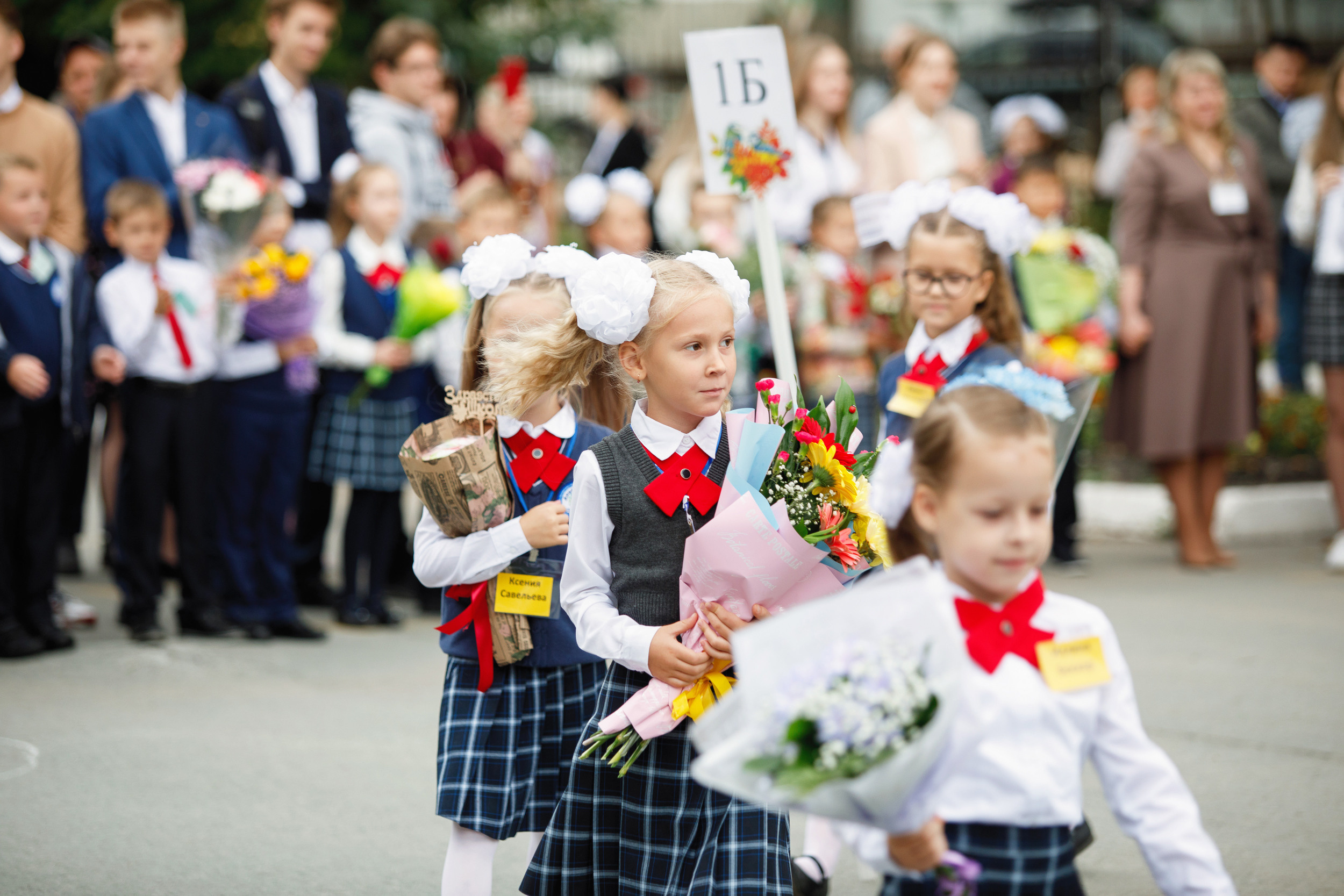 Торжественная линейка 1 сентября. Фотомастерская Воробьевых