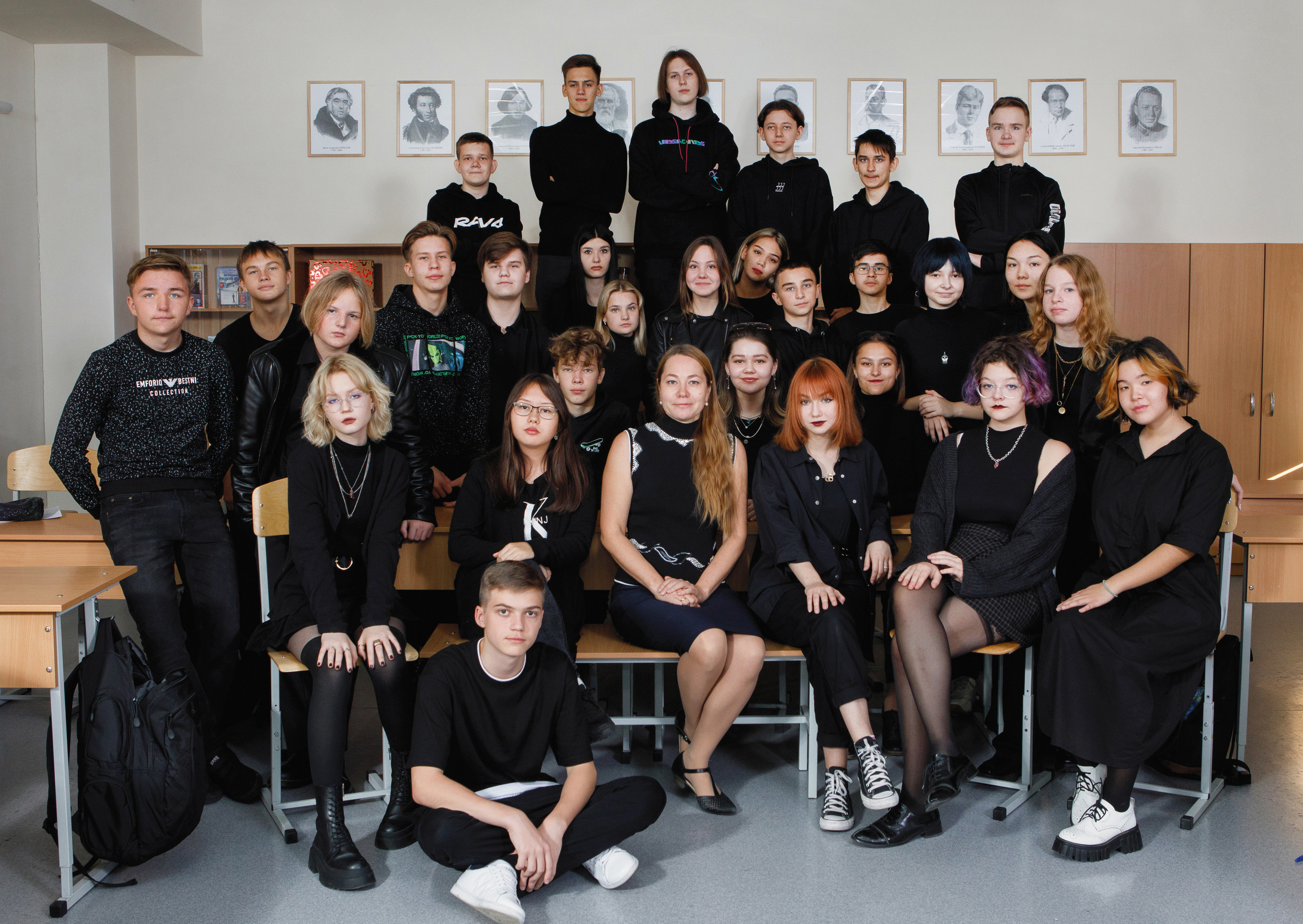 Школьный альбом для челябинских девятиклассников. Фотомастерская Воробьевых