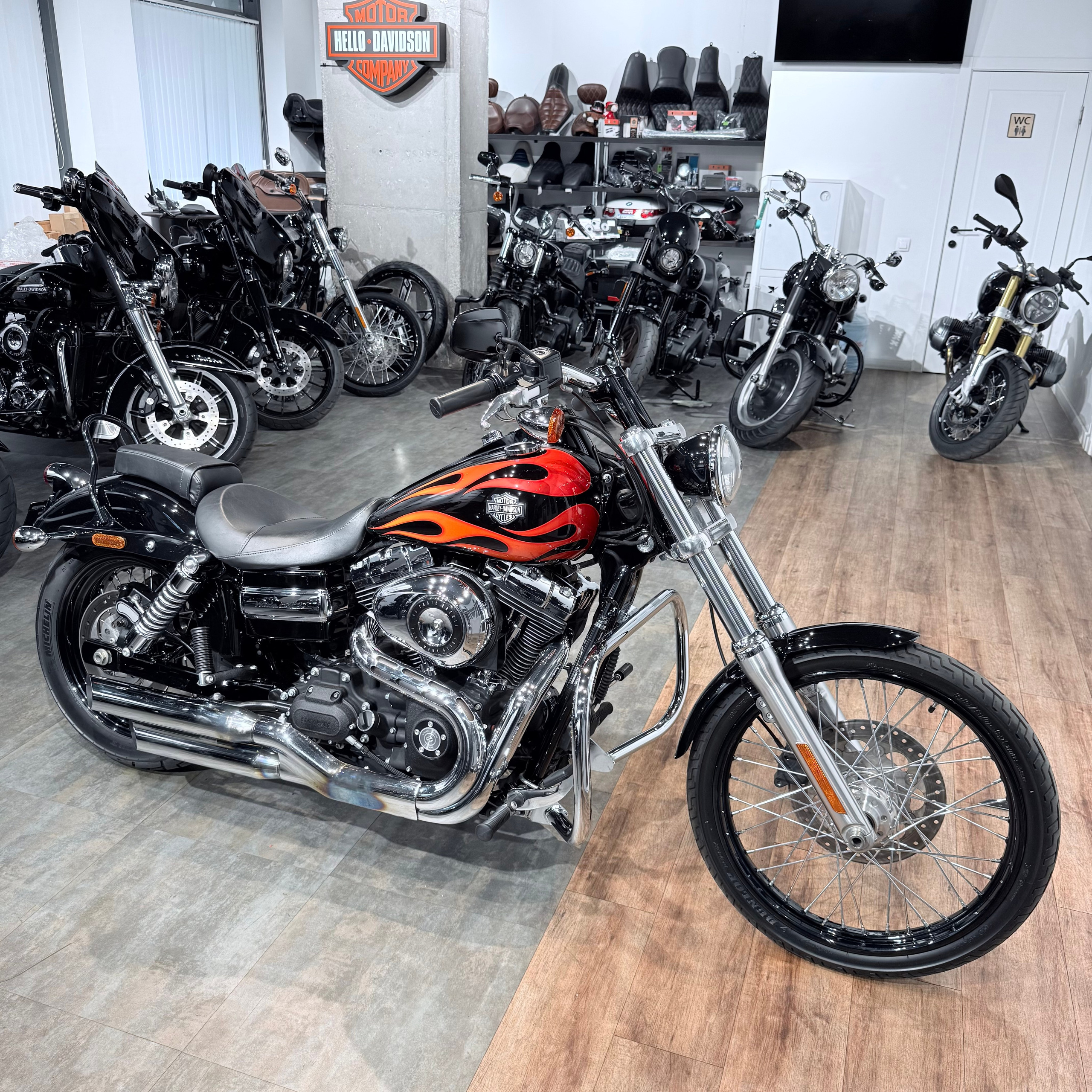 Купить Harley-Davidson 2012 DYNA Wide Glide 96 Blасk (Softail/Dyna) — подробнее на сайте. Hello Davidson, Москва. Только хорошие мотоц