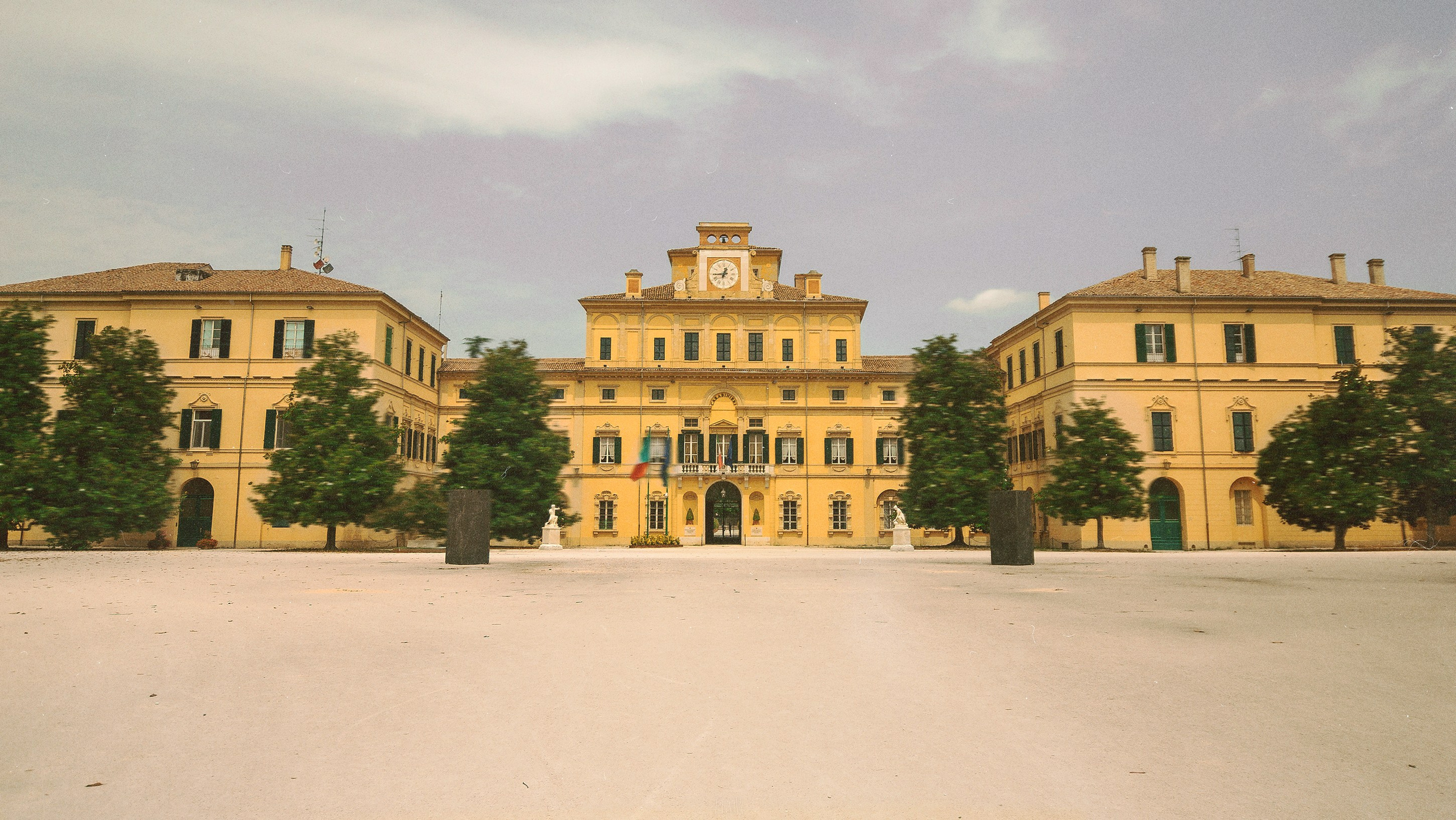 C i t i e s. Your photographer