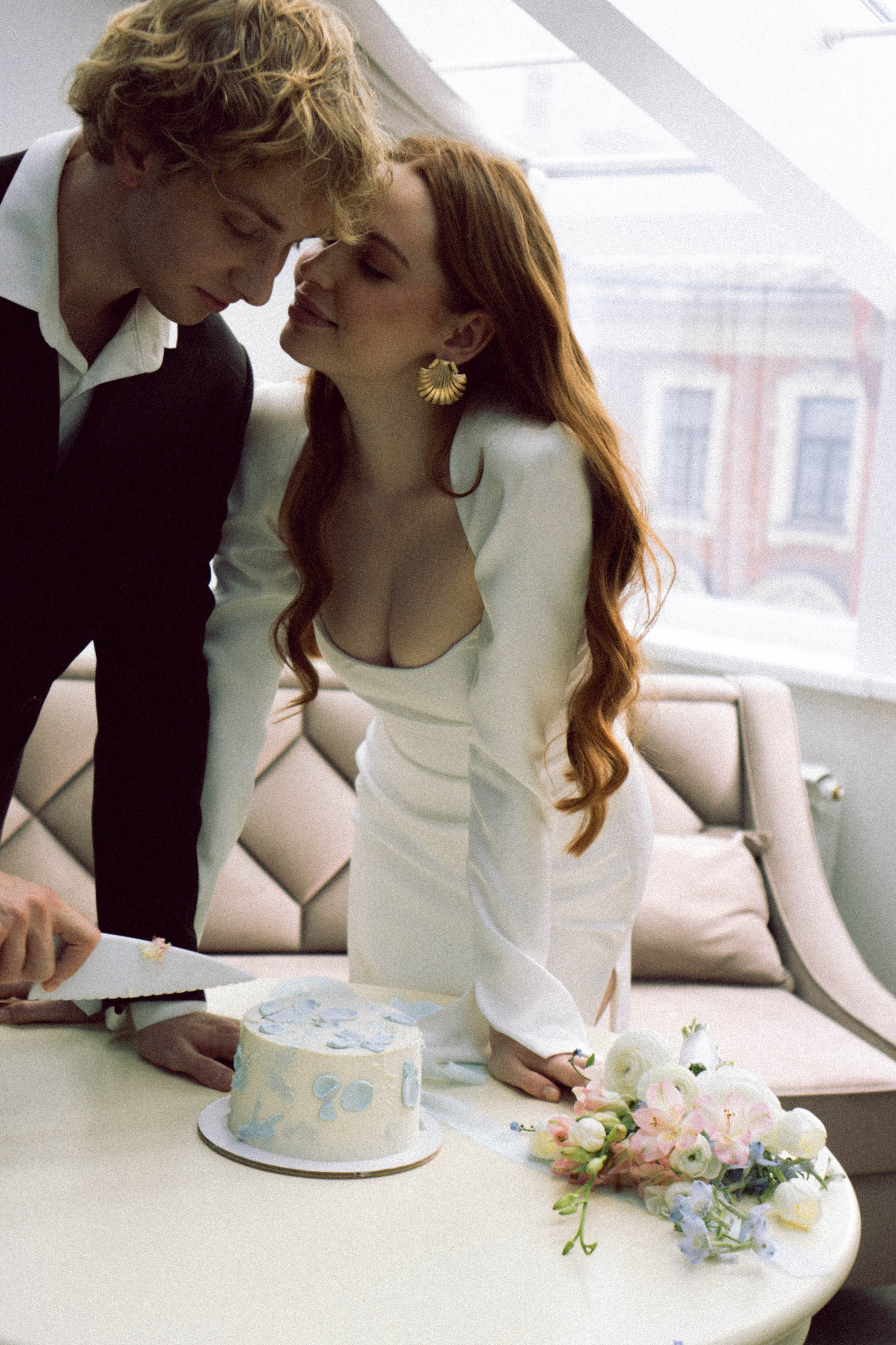 СВАДЕБНАЯ СЬЕМКА В ОТЕЛЕ. СБОРЫ ЖЕНИХА И НЕВЕСТЫ И ТАКЖЕ ТОР И ПОДГОТОВКА К ПРОГУЛКЕ. Профессиональный фотограф, Санкт-Петербург — Виктория Богомолова