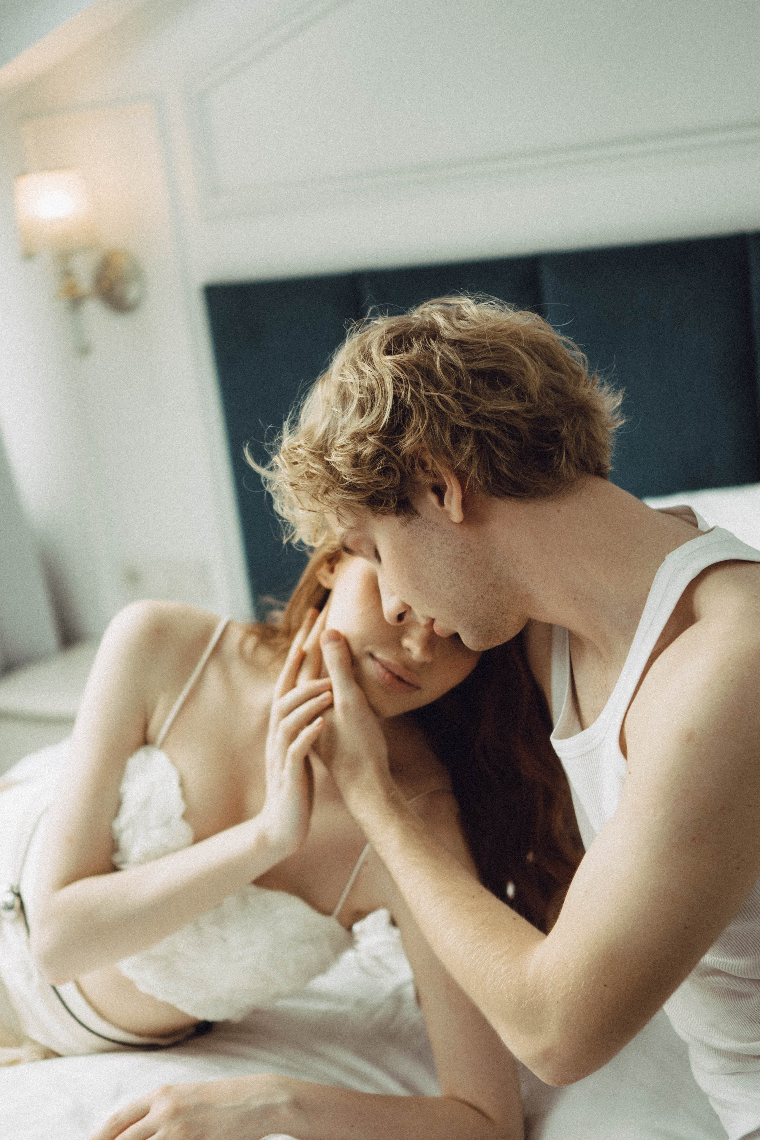 СВАДЕБНАЯ СЬЕМКА В ОТЕЛЕ. СБОРЫ ЖЕНИХА И НЕВЕСТЫ И ТАКЖЕ ТОР И ПОДГОТОВКА К ПРОГУЛКЕ. Профессиональный фотограф, Санкт-Петербург — Виктория Богомолова