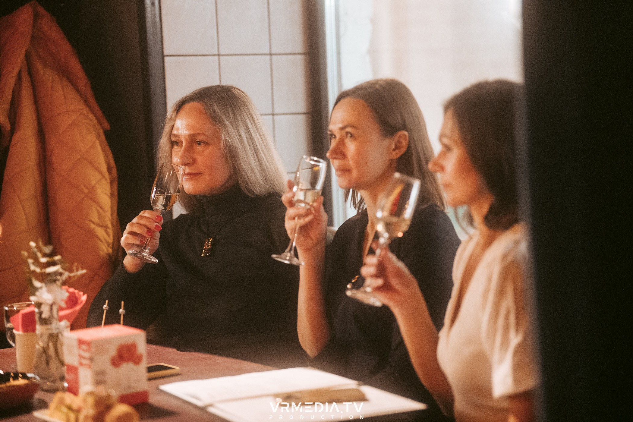 Вино и Стихи в баре «Supreme»